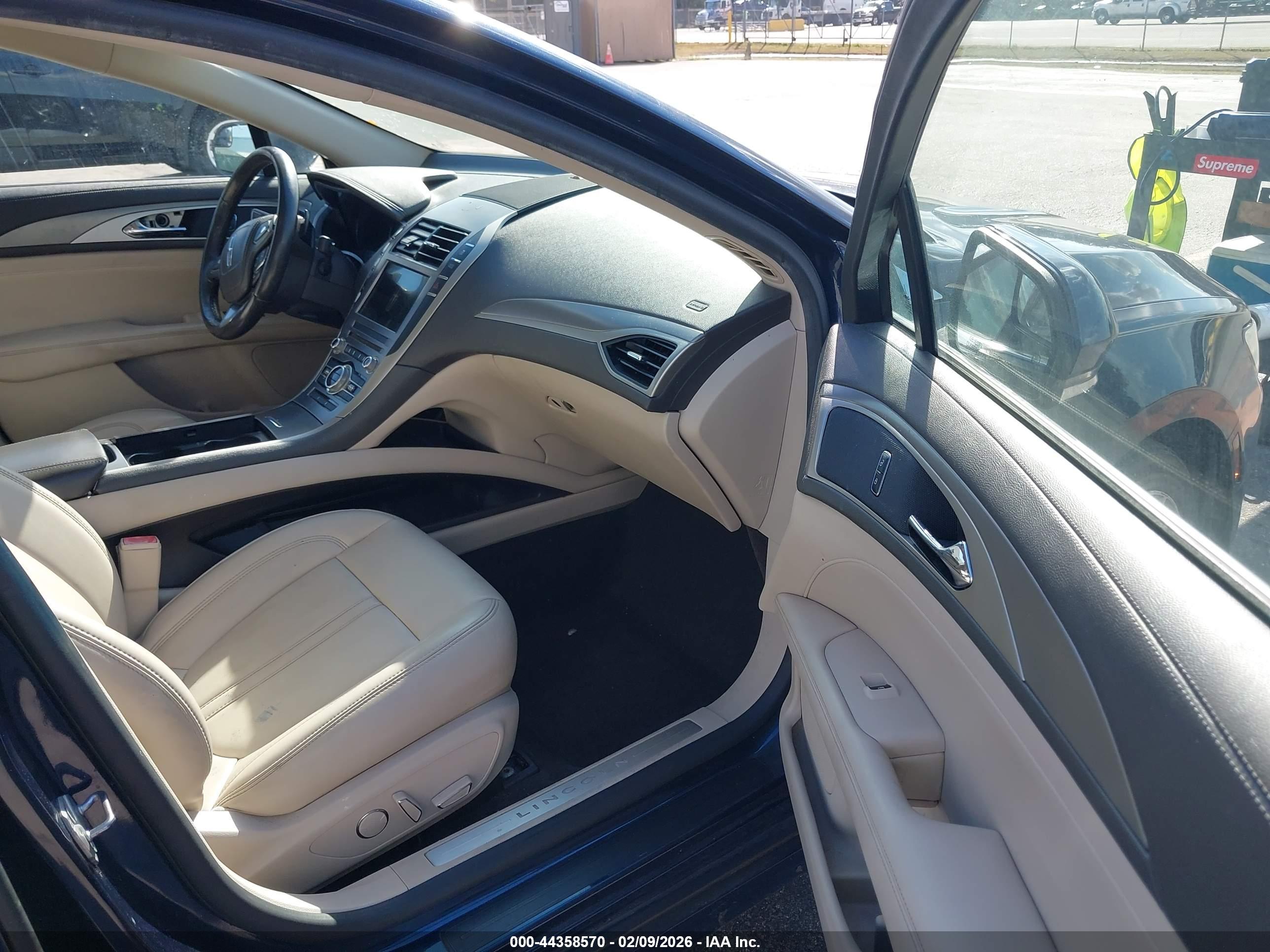 LINCOLN MKZ image 5