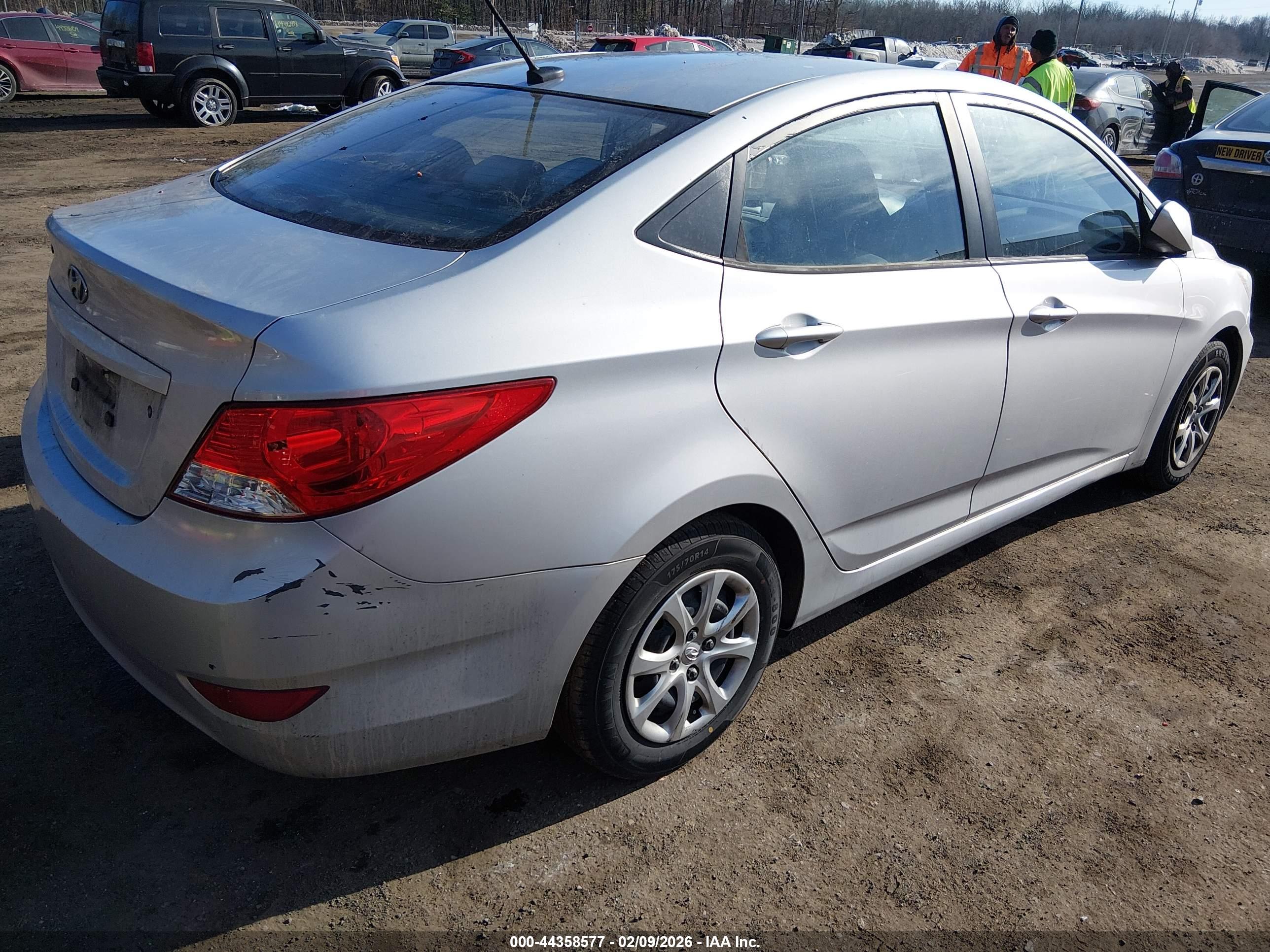 HYUNDAI ACCENT image 4