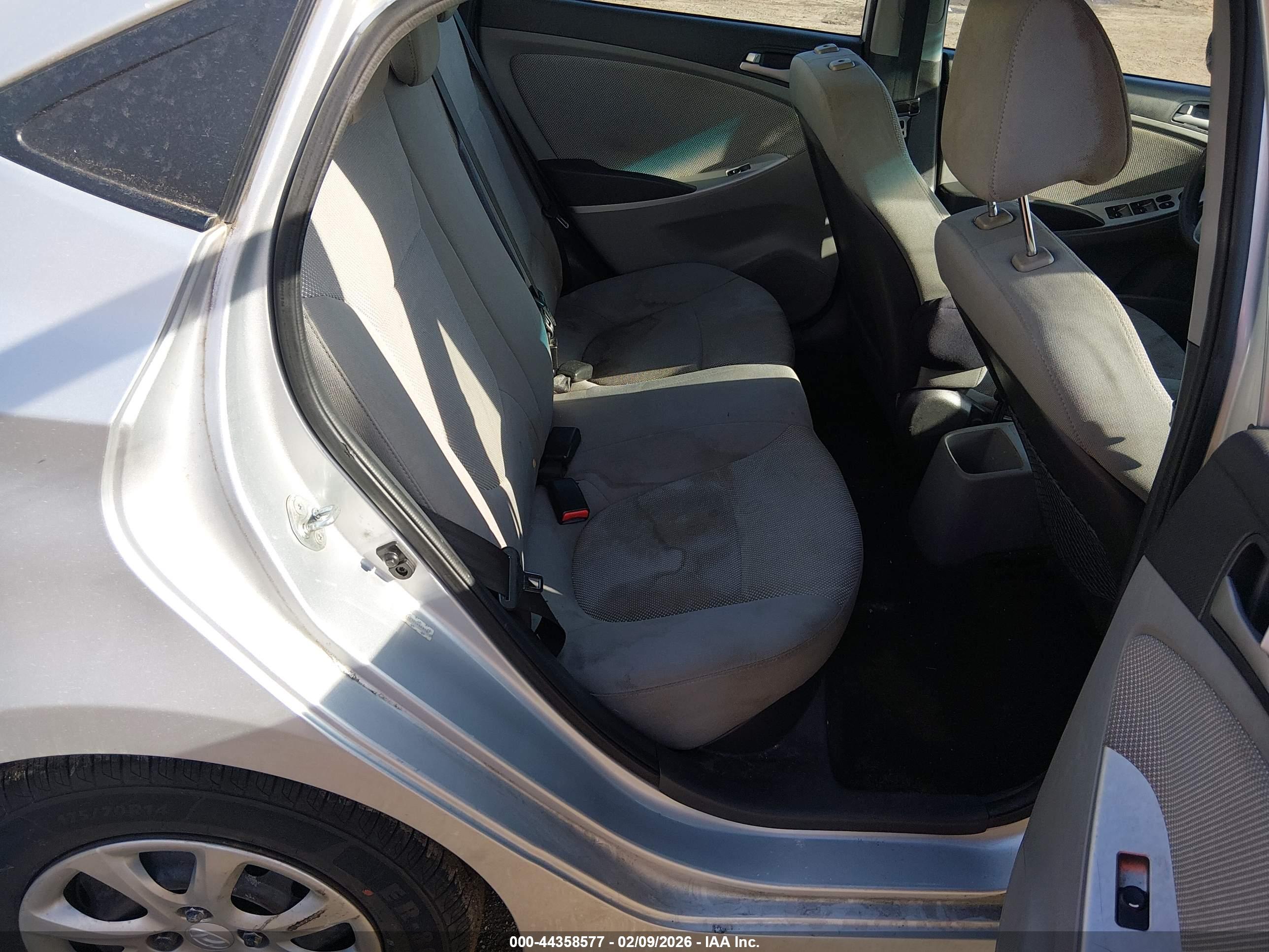 HYUNDAI ACCENT image 8