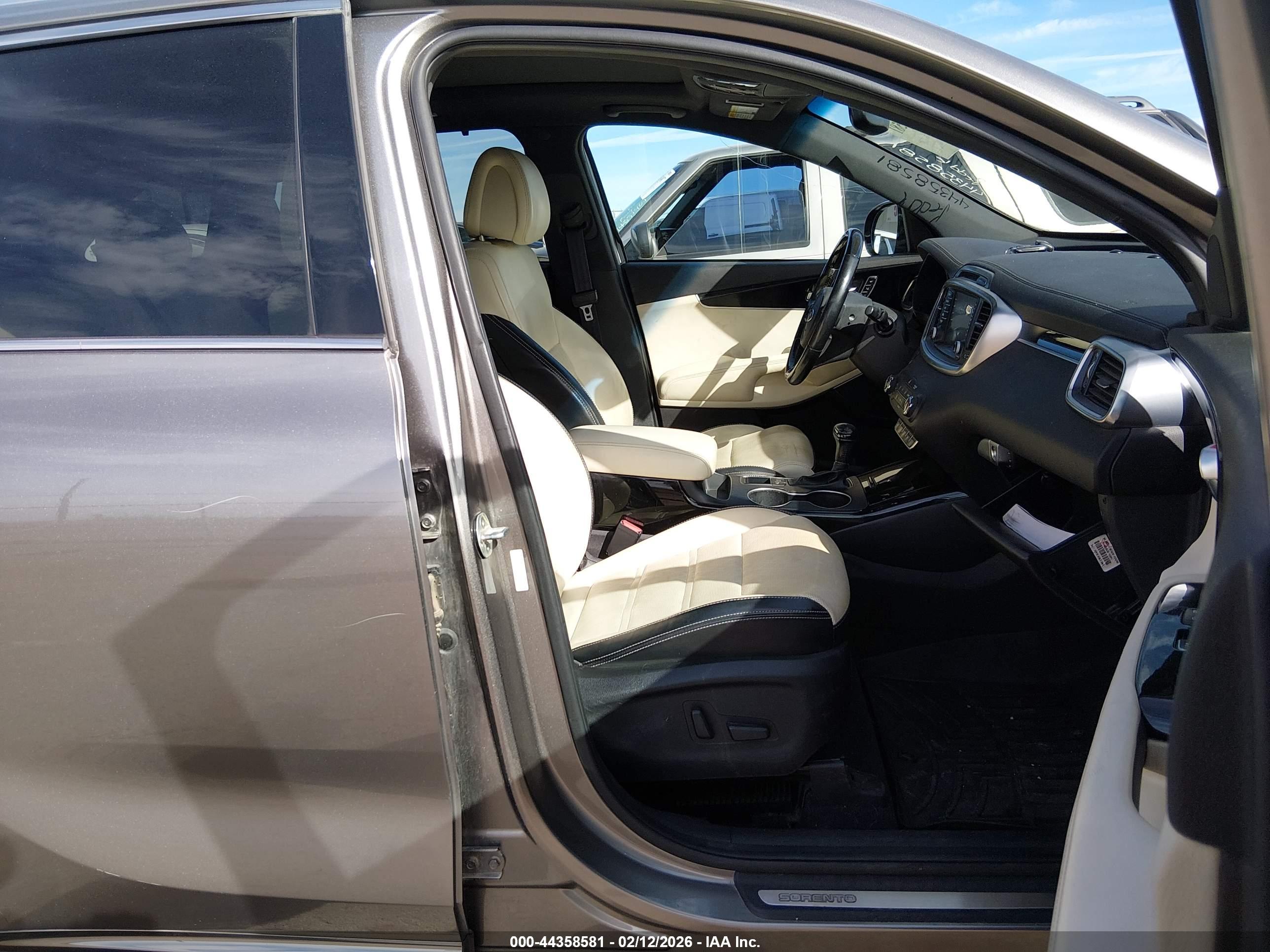 KIA SORENTO image 5
