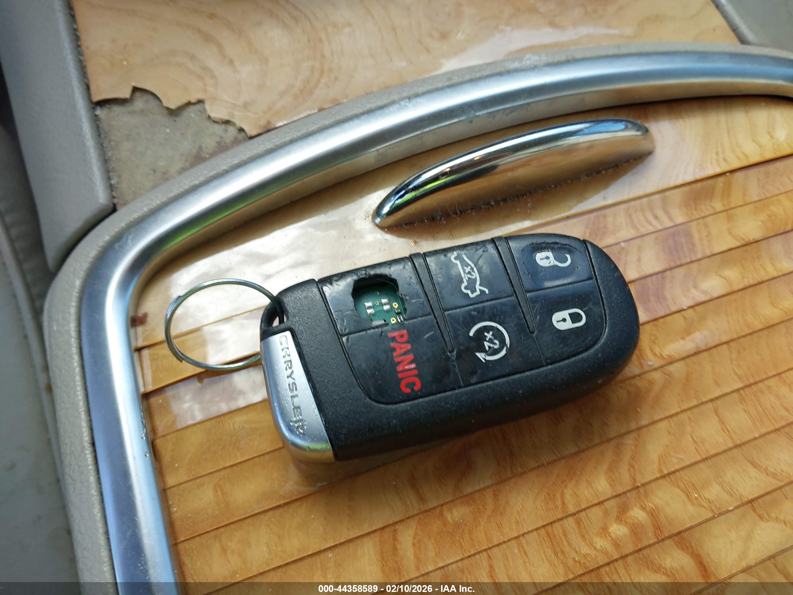CHRYSLER 300 image 11