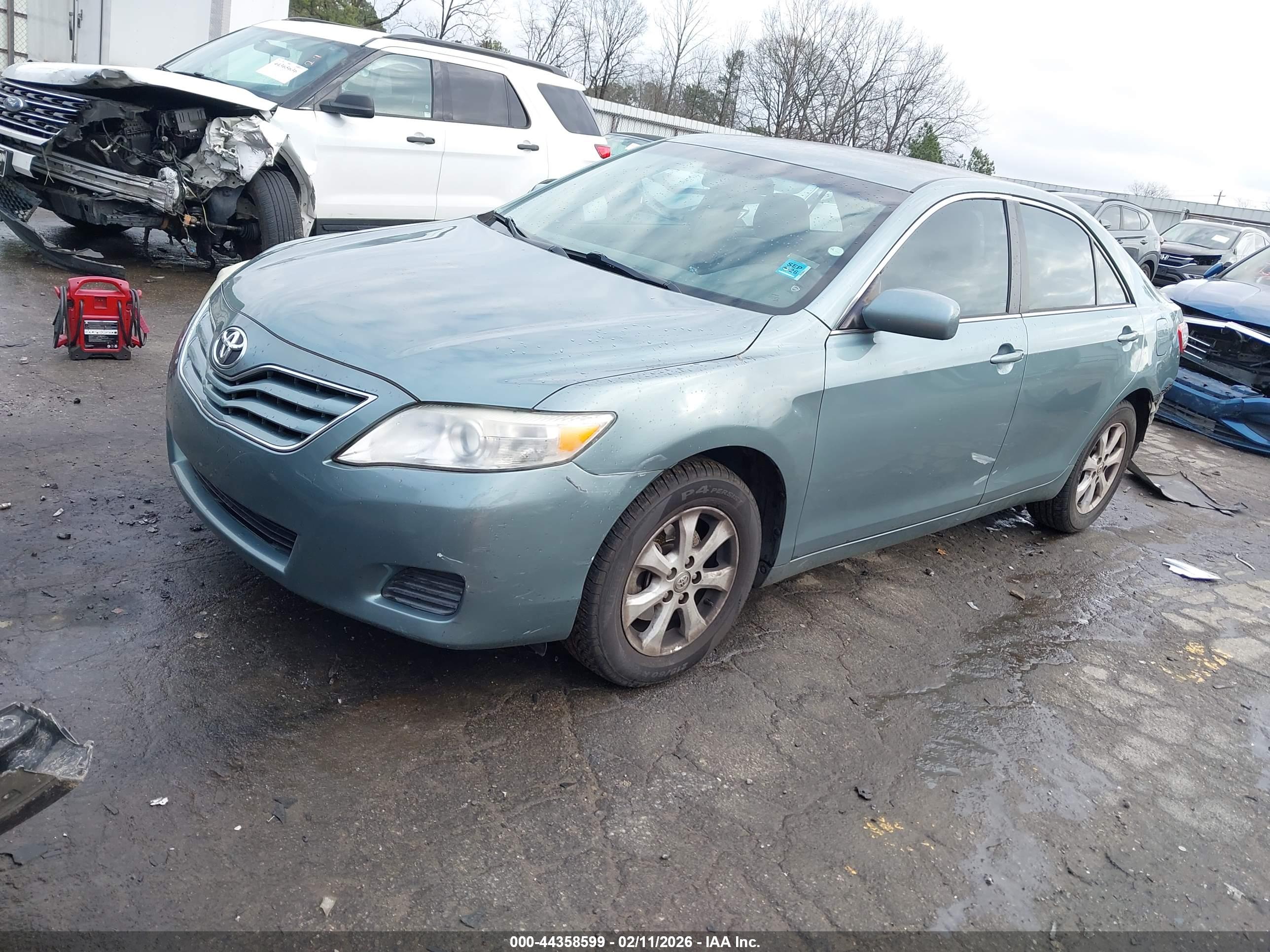 TOYOTA CAMRY image 2