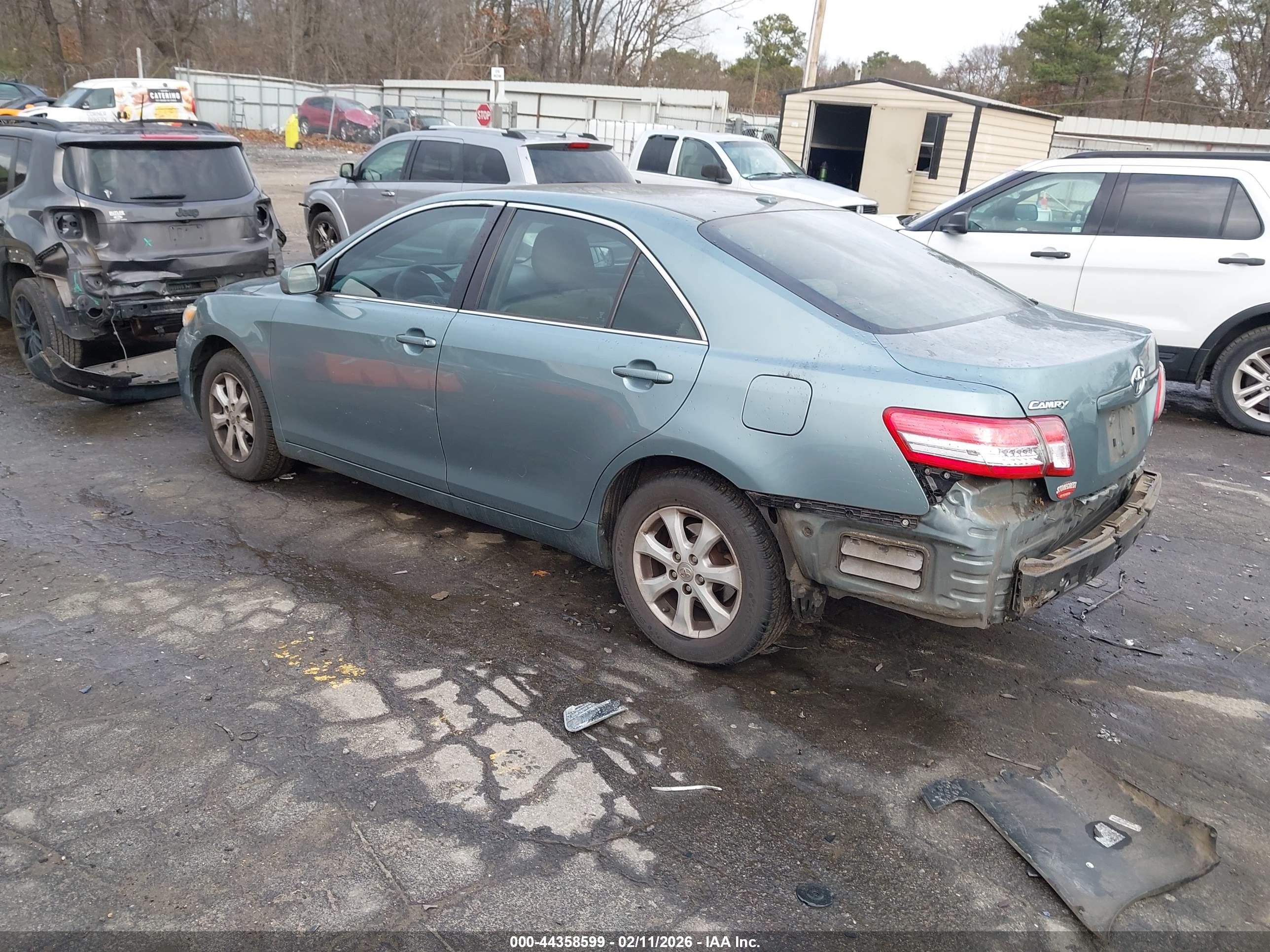 TOYOTA CAMRY image 3