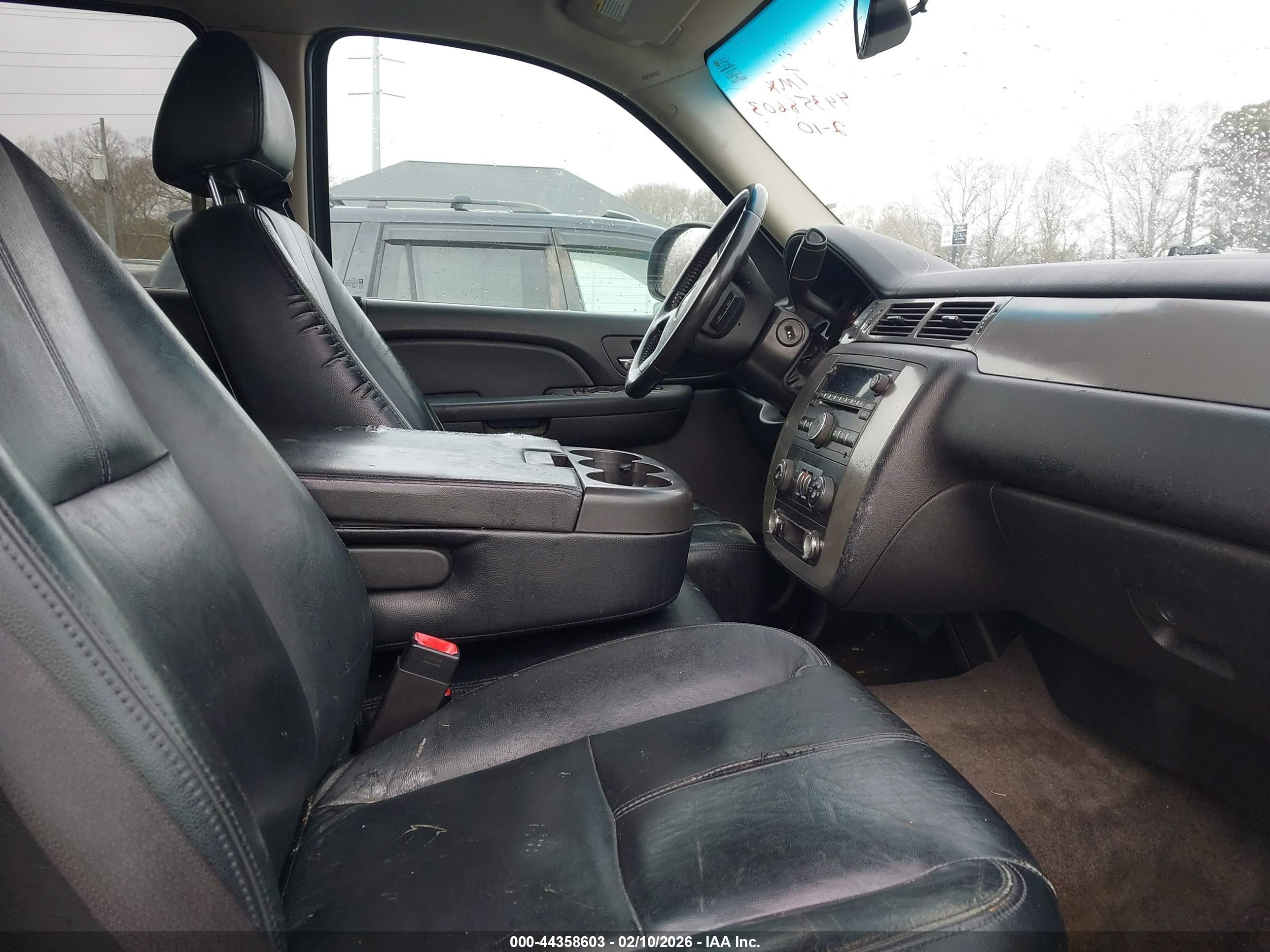 CHEVROLET TAHOE image 5