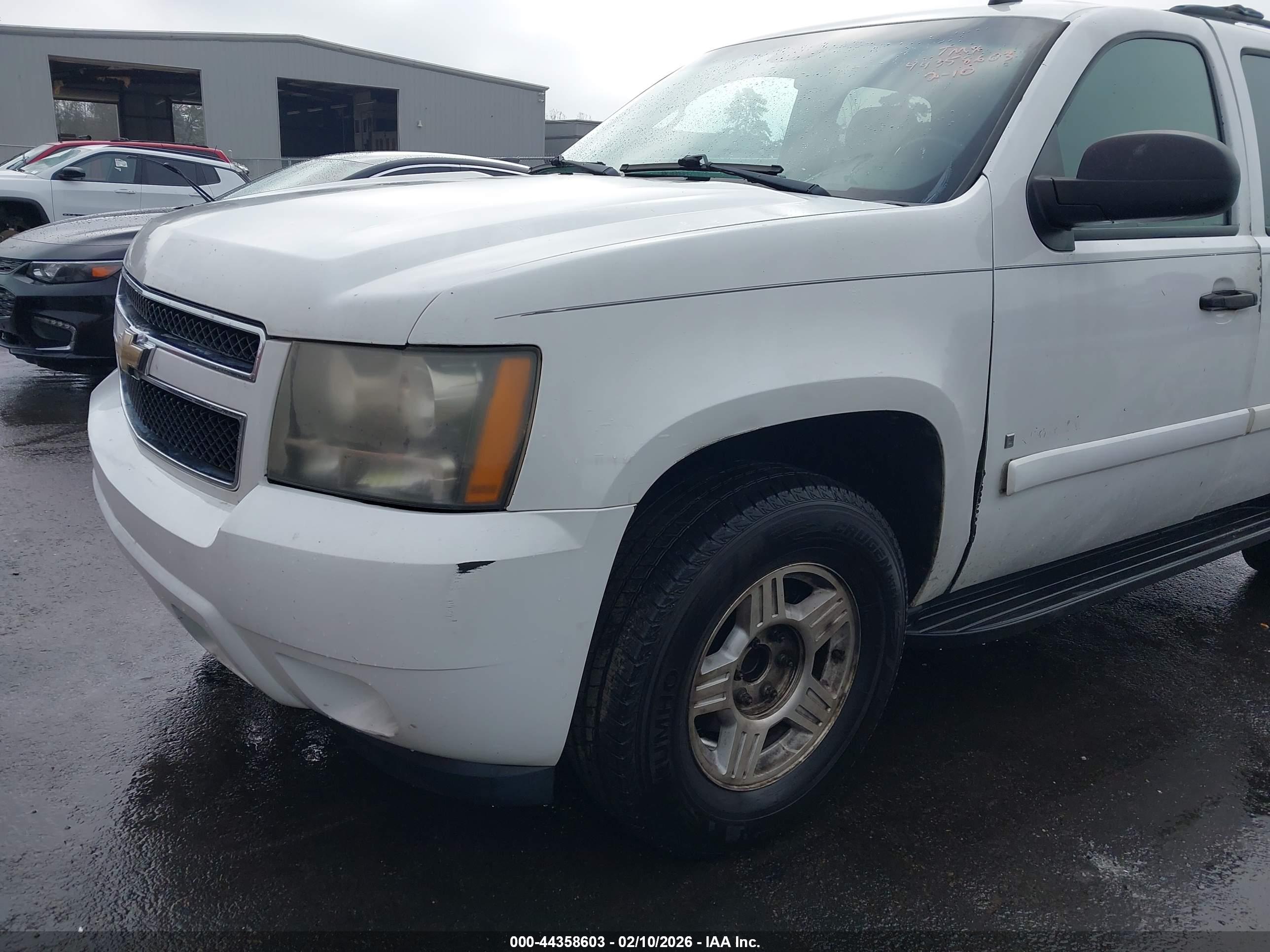 CHEVROLET TAHOE image 6