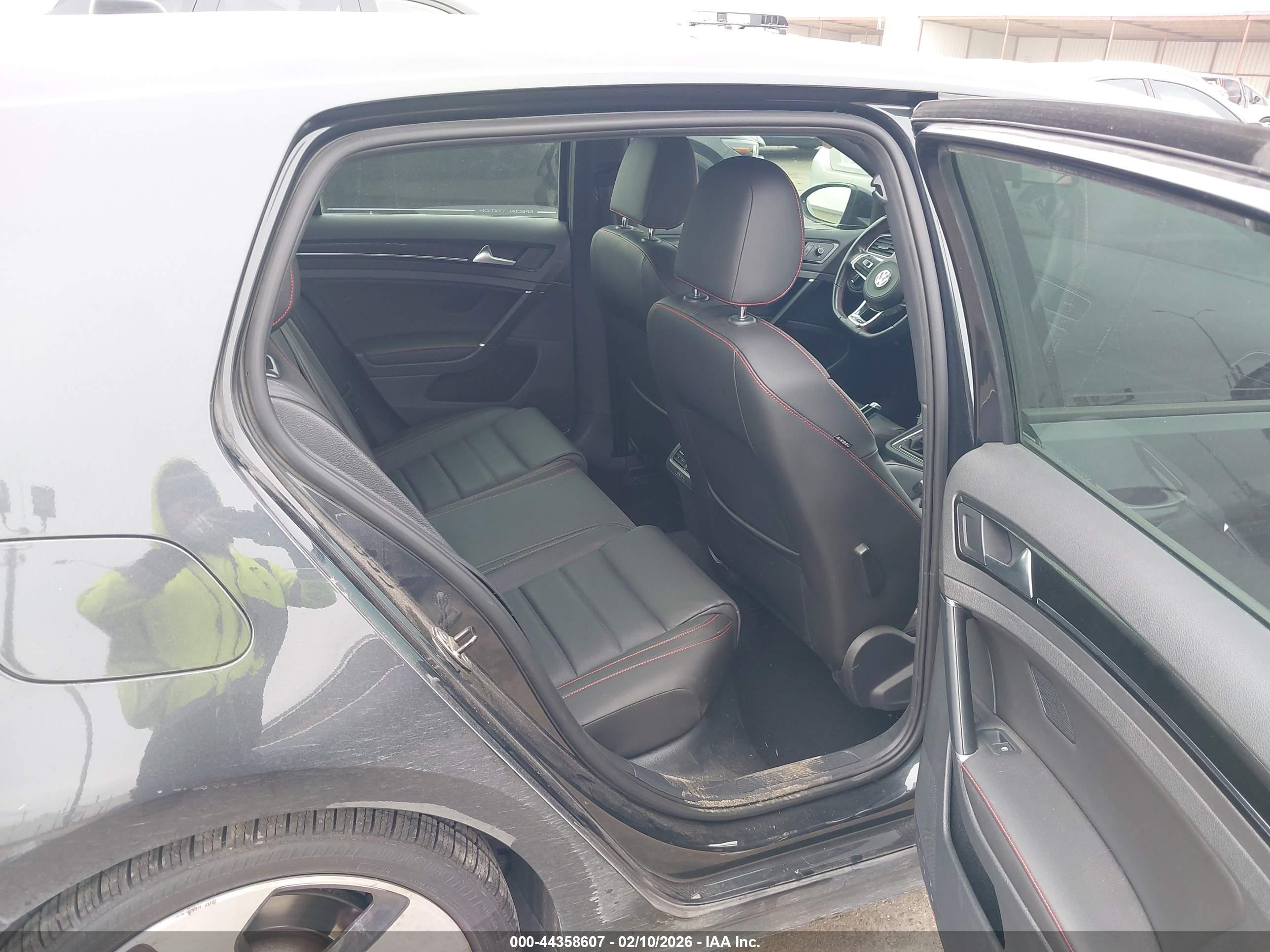 VOLKSWAGEN GOLF image 8