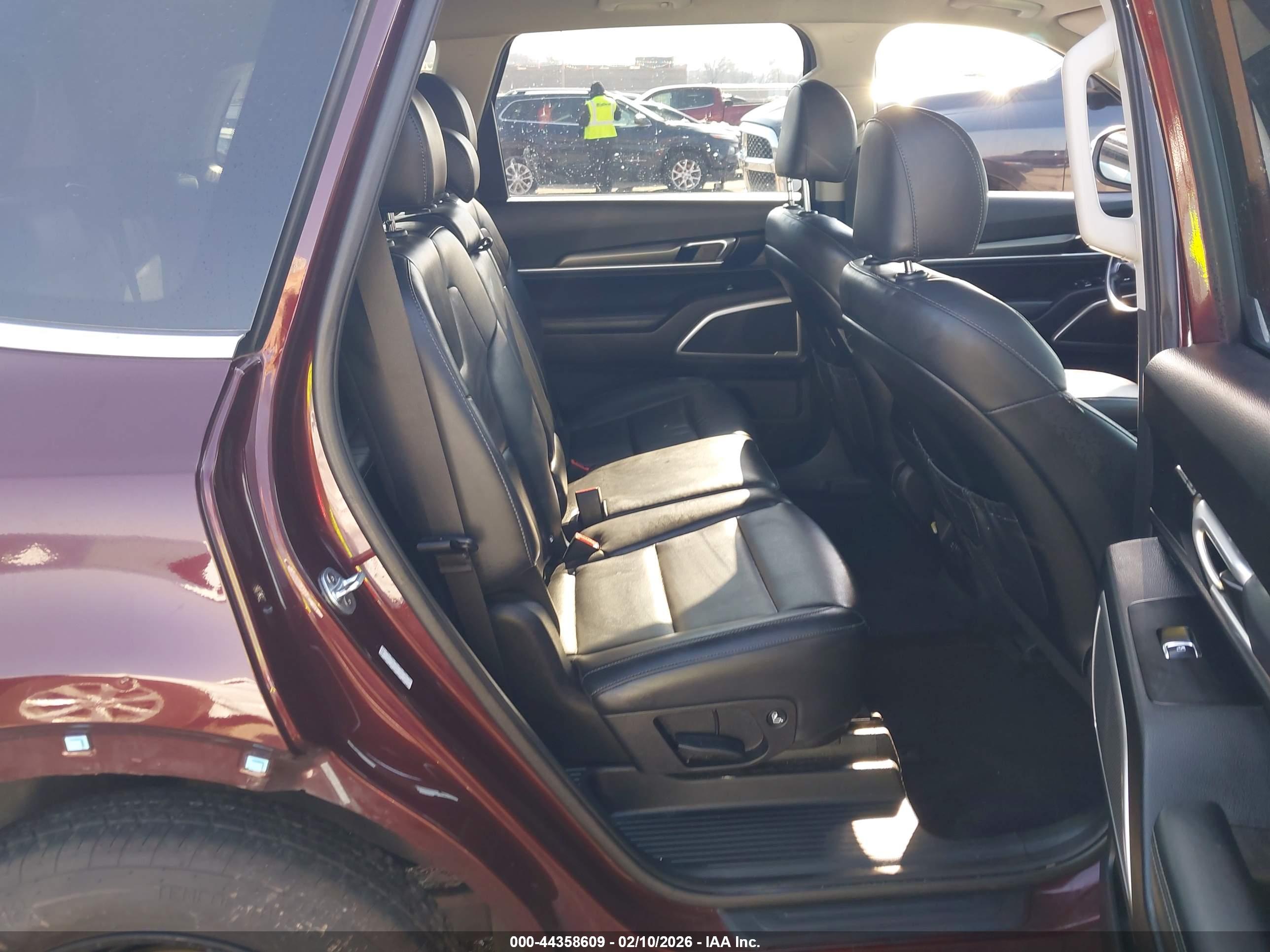 KIA TELLURIDE image 8