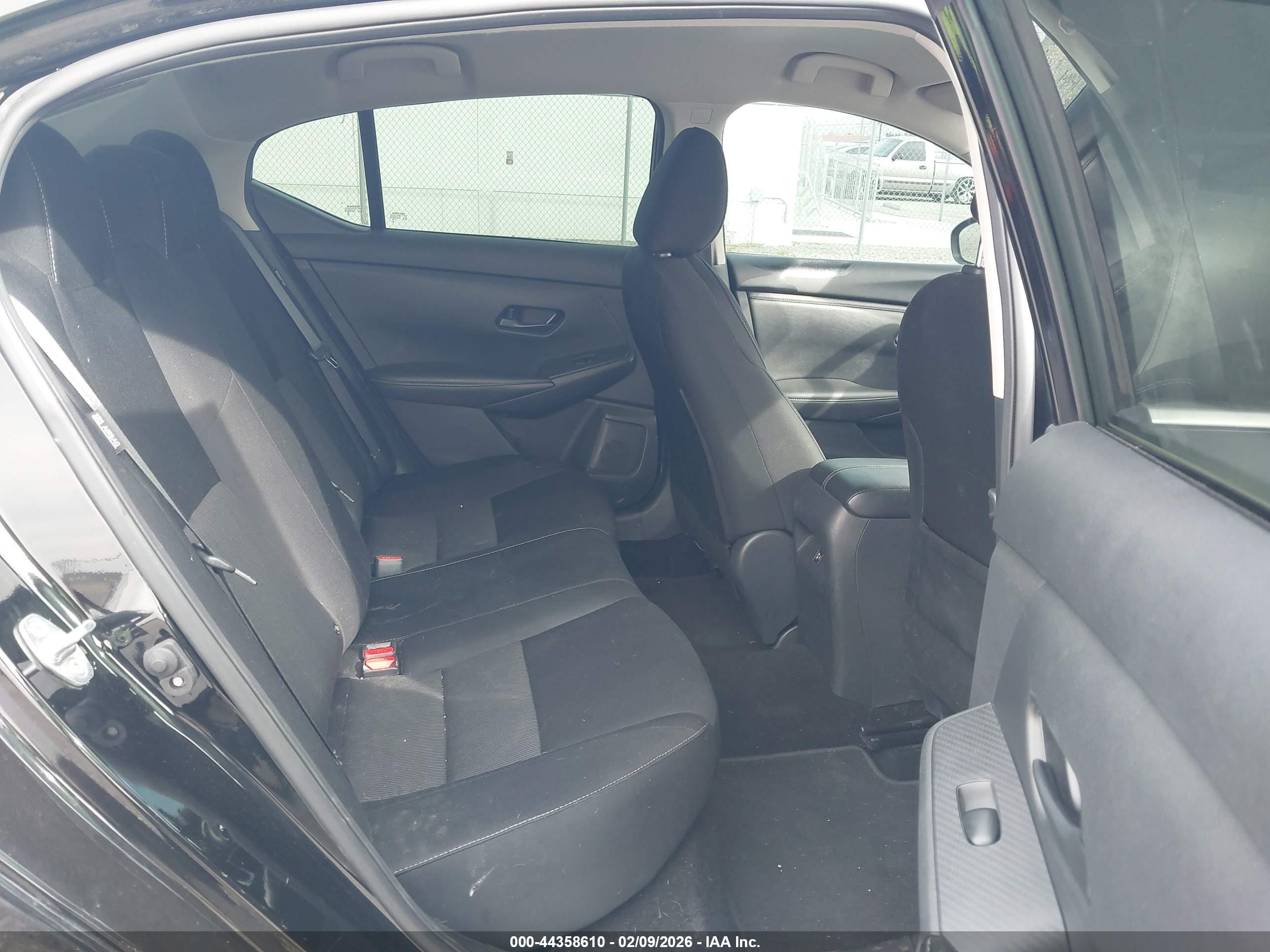 NISSAN SENTRA image 8