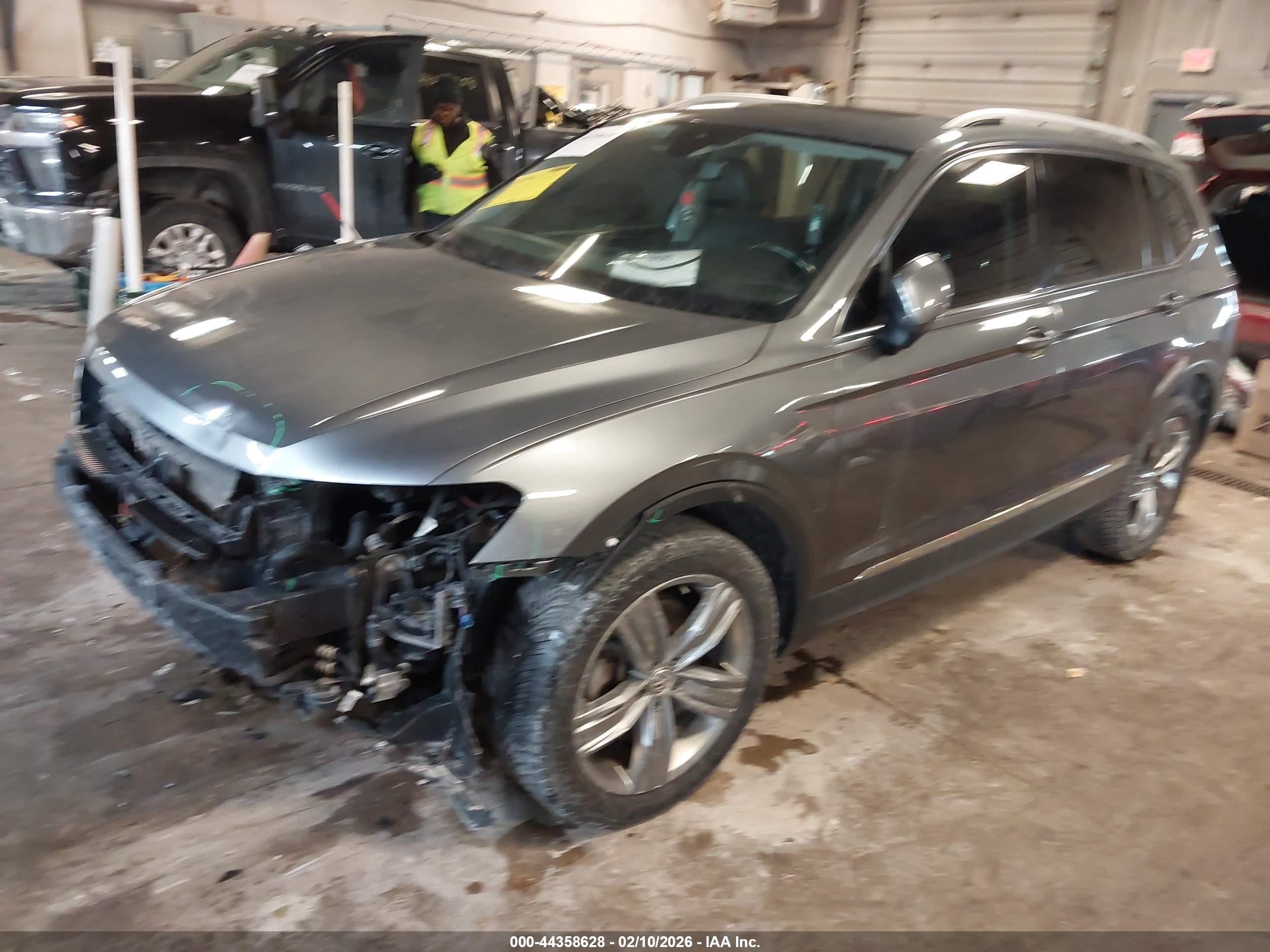 VOLKSWAGEN TIGUAN image 2