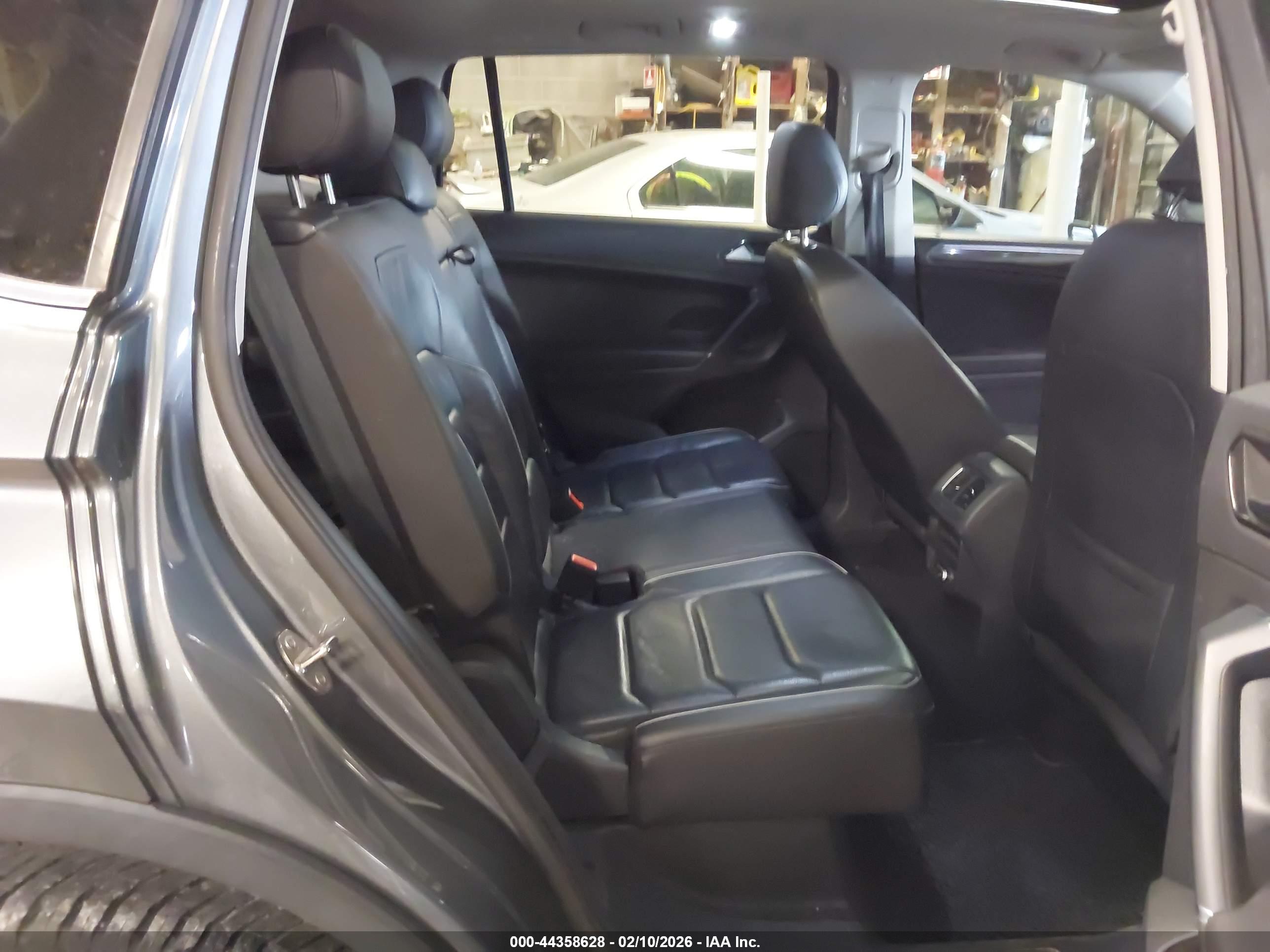 VOLKSWAGEN TIGUAN image 8