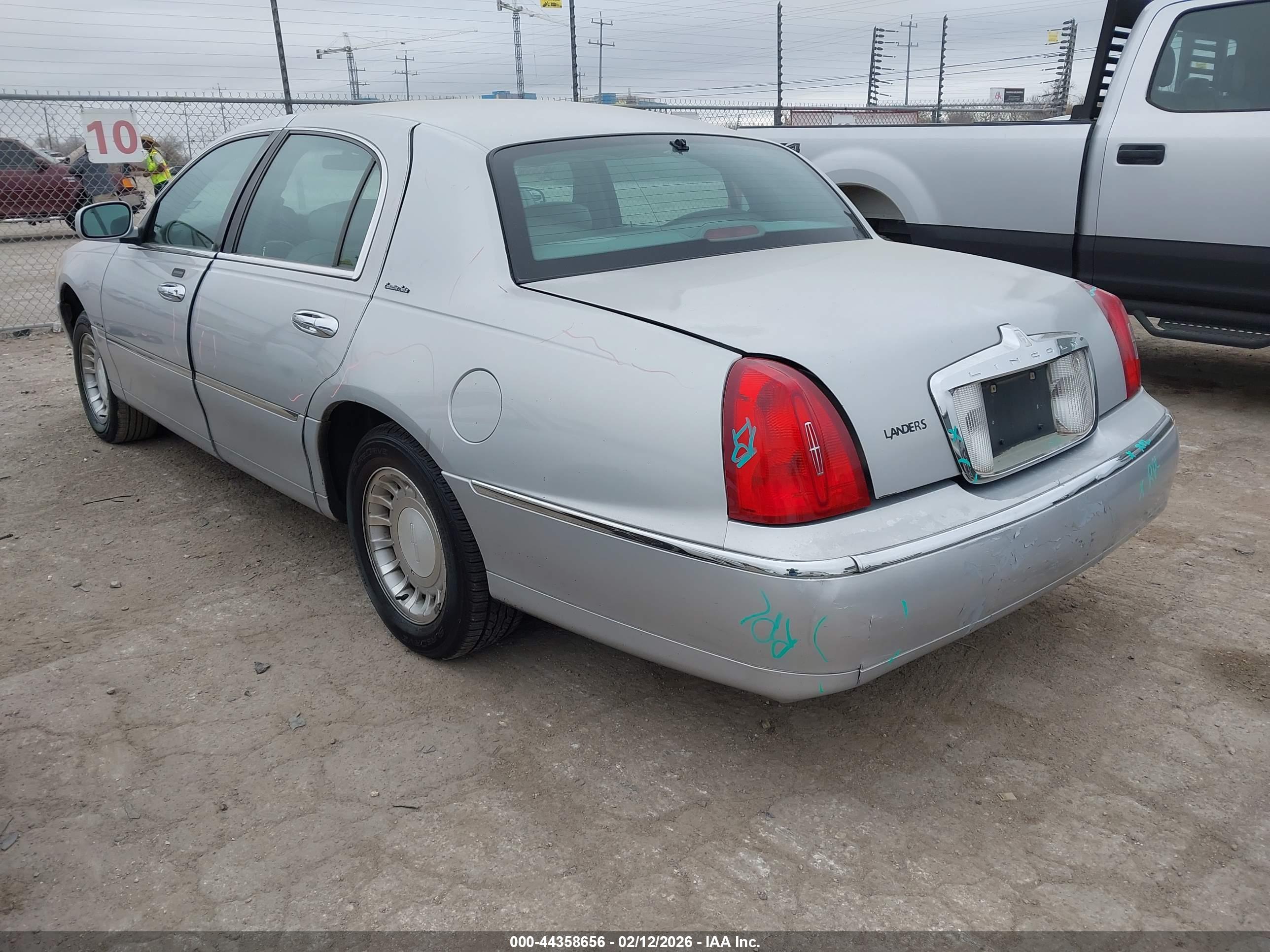 LINCOLN TOWN image 3