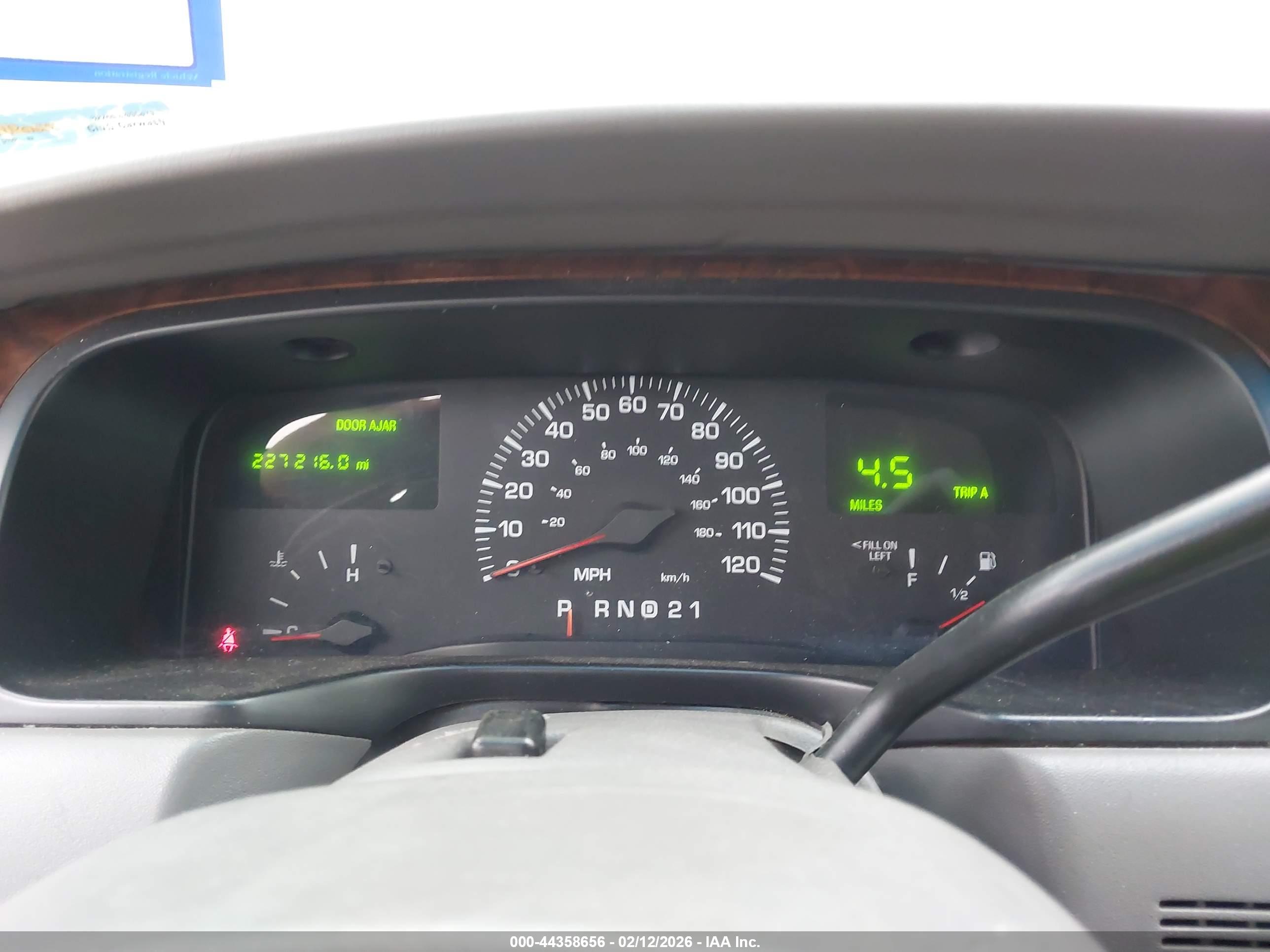 LINCOLN TOWN image 7
