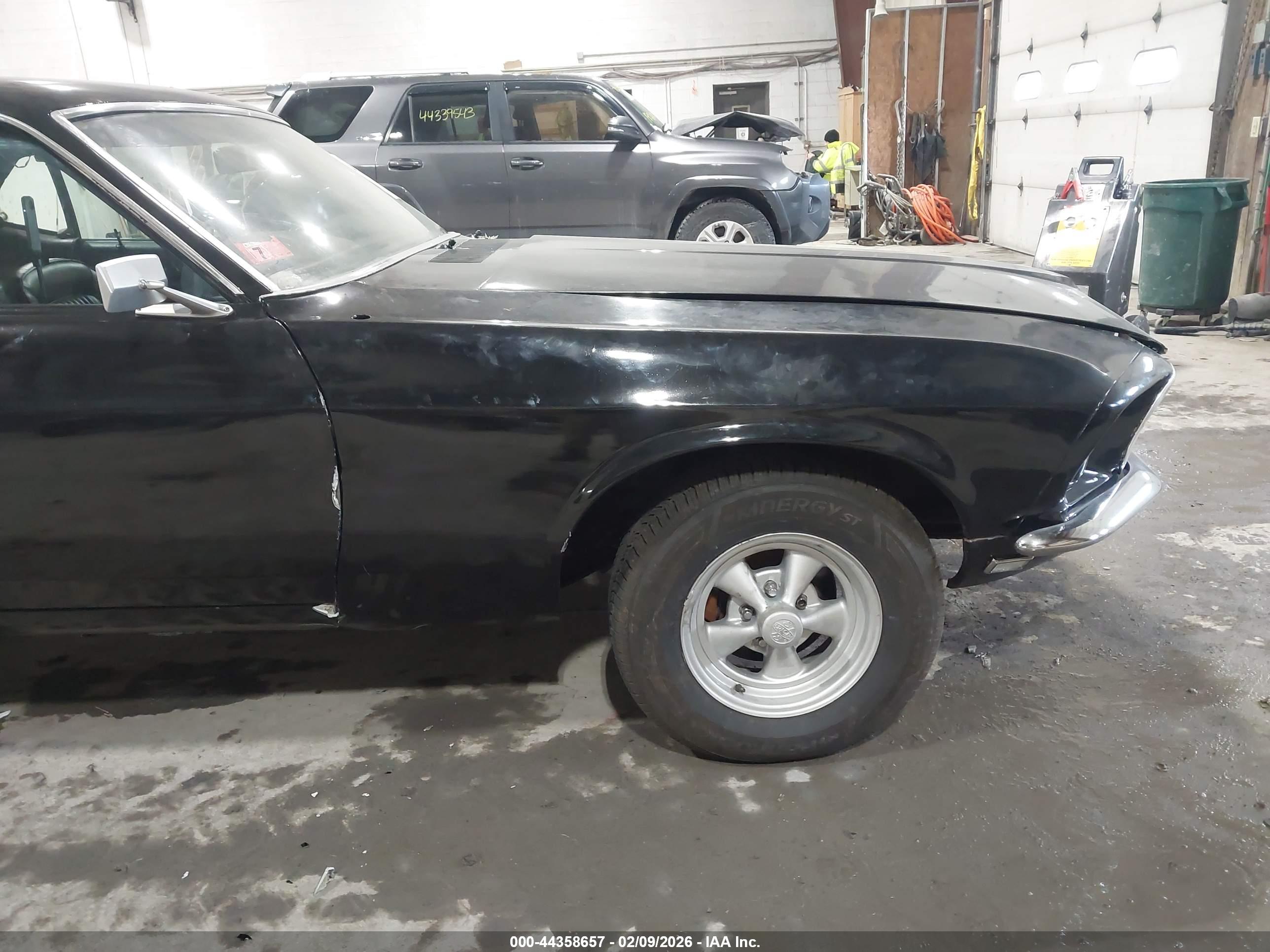 FORD MUSTANG image 6