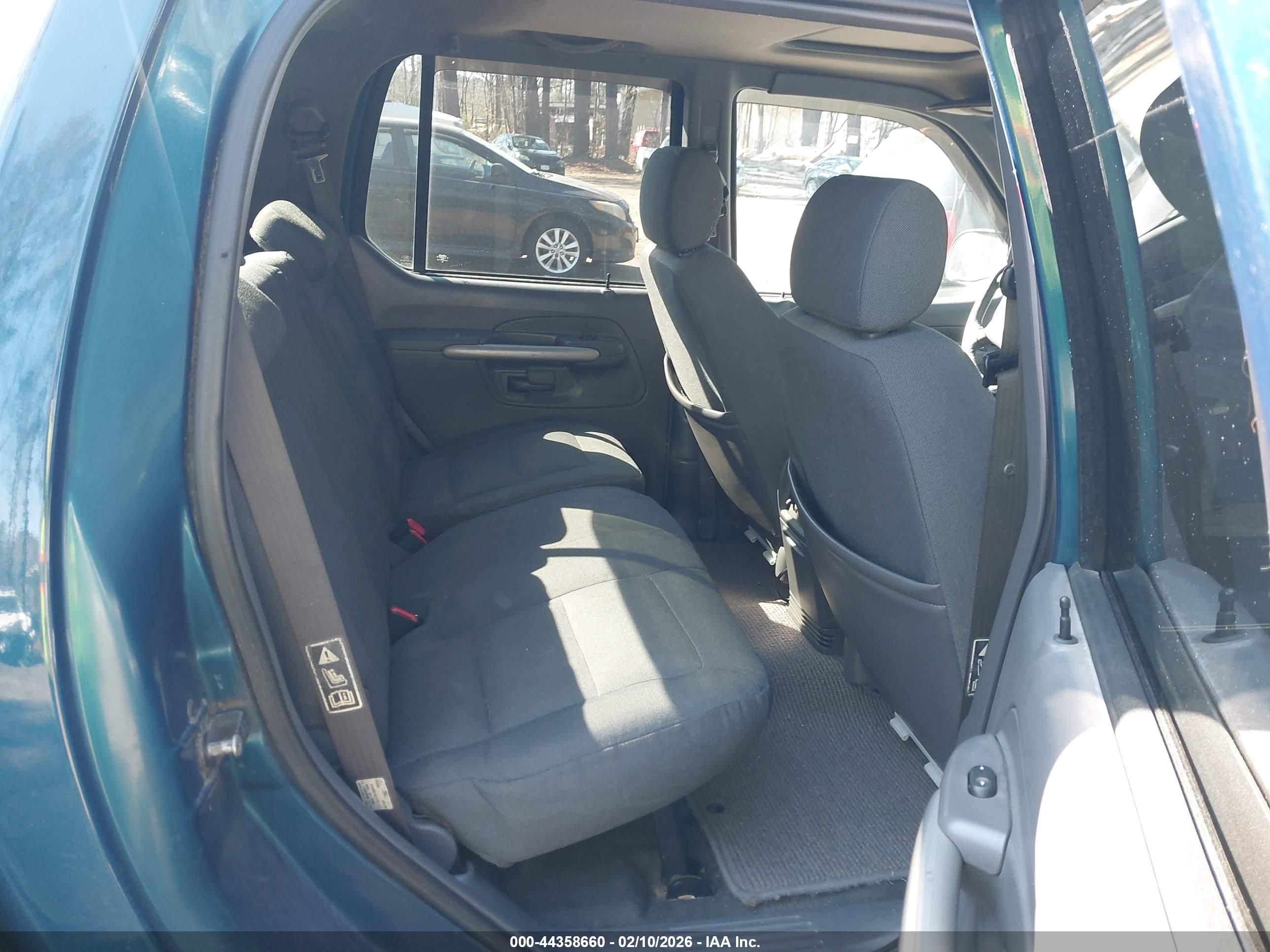 FORD EXPLORER image 8
