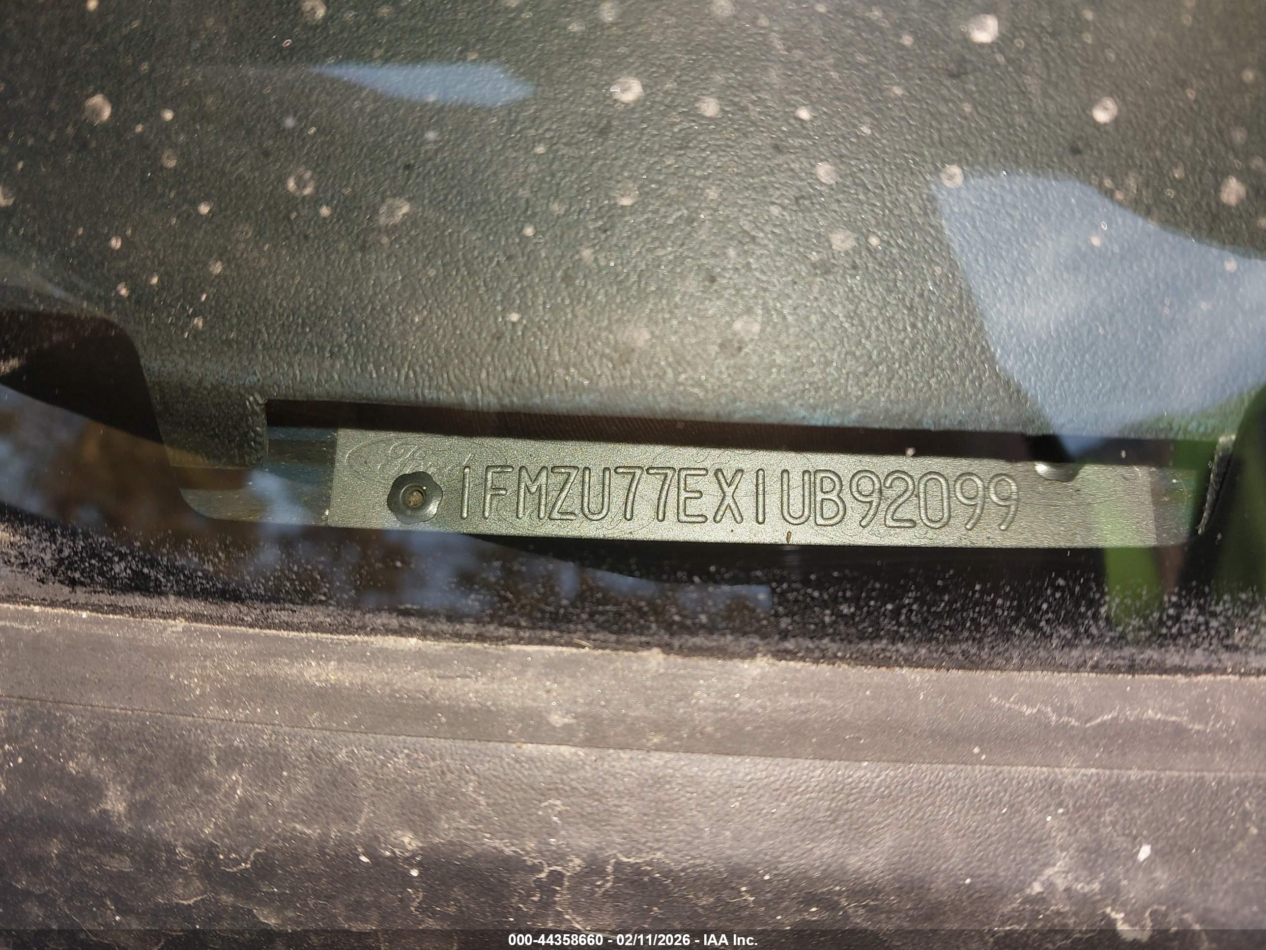 FORD EXPLORER image 9