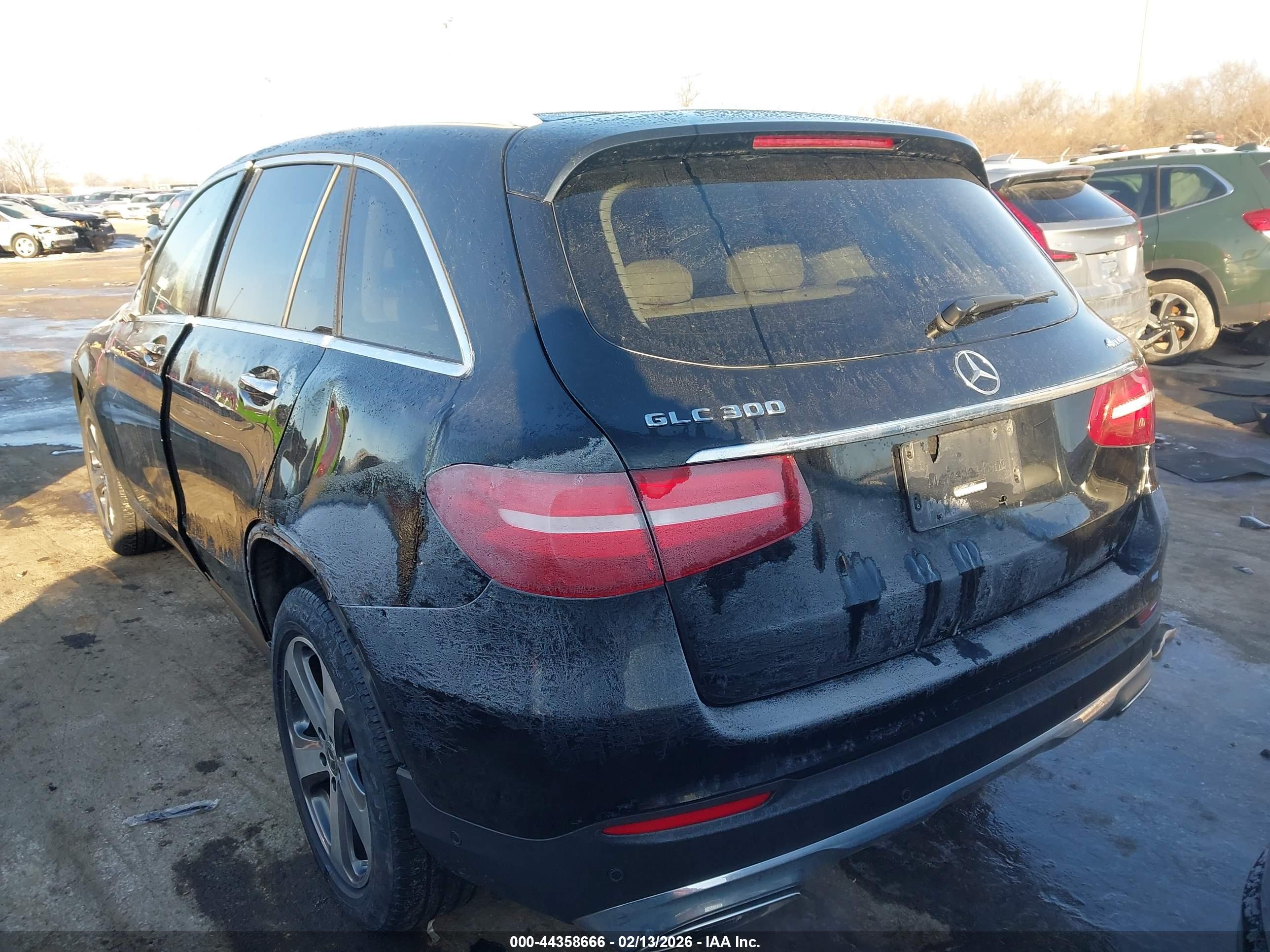 MERCEDES-BENZ GLC image 3