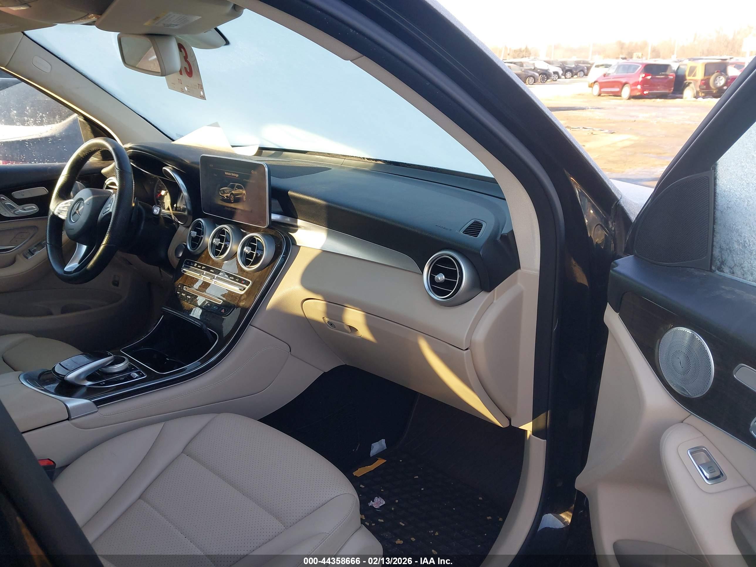 MERCEDES-BENZ GLC image 5