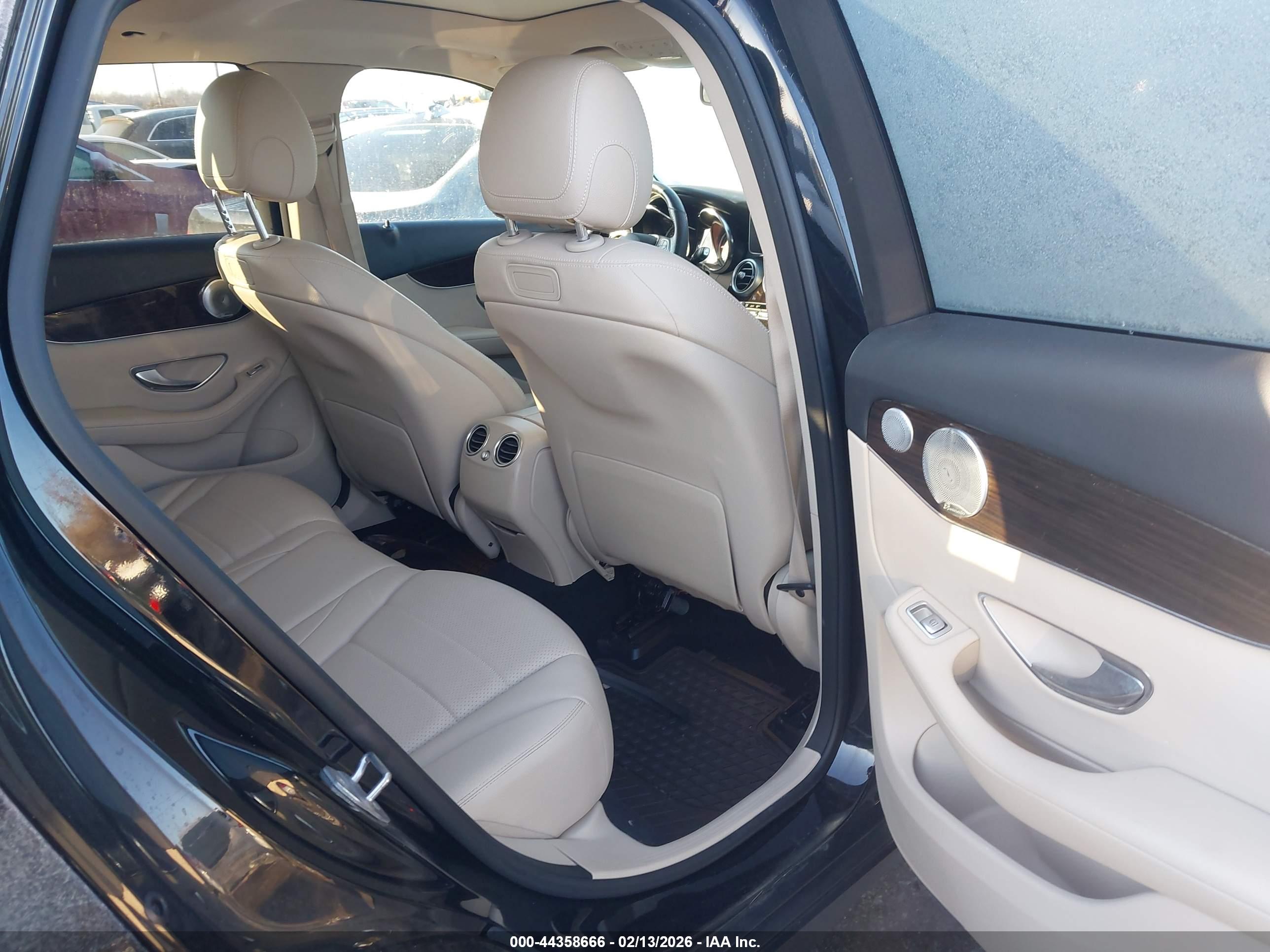 MERCEDES-BENZ GLC image 8
