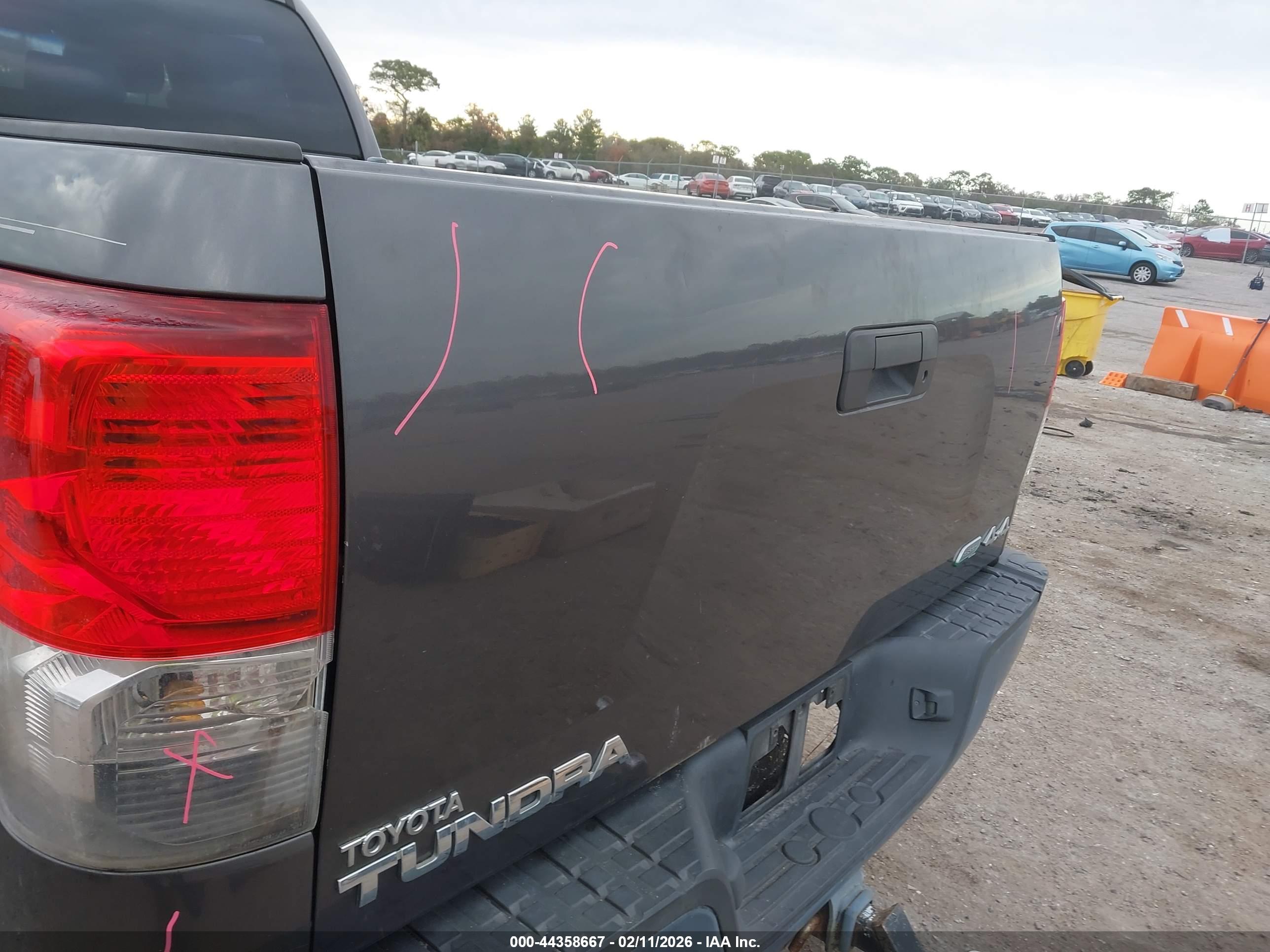 TOYOTA TUNDRA image 6