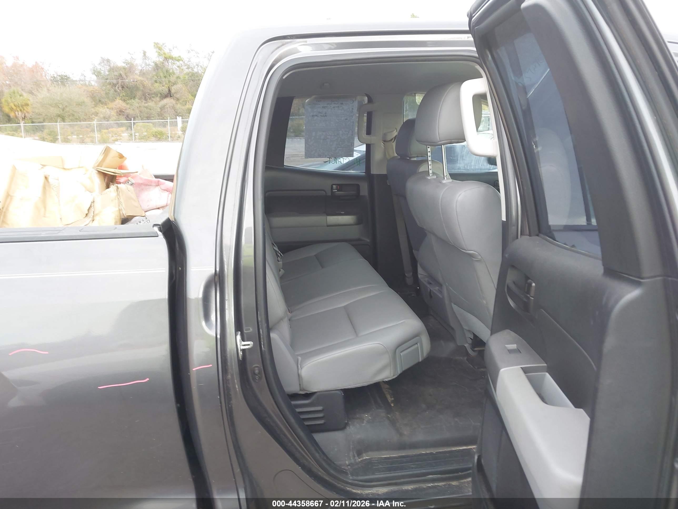 TOYOTA TUNDRA image 8
