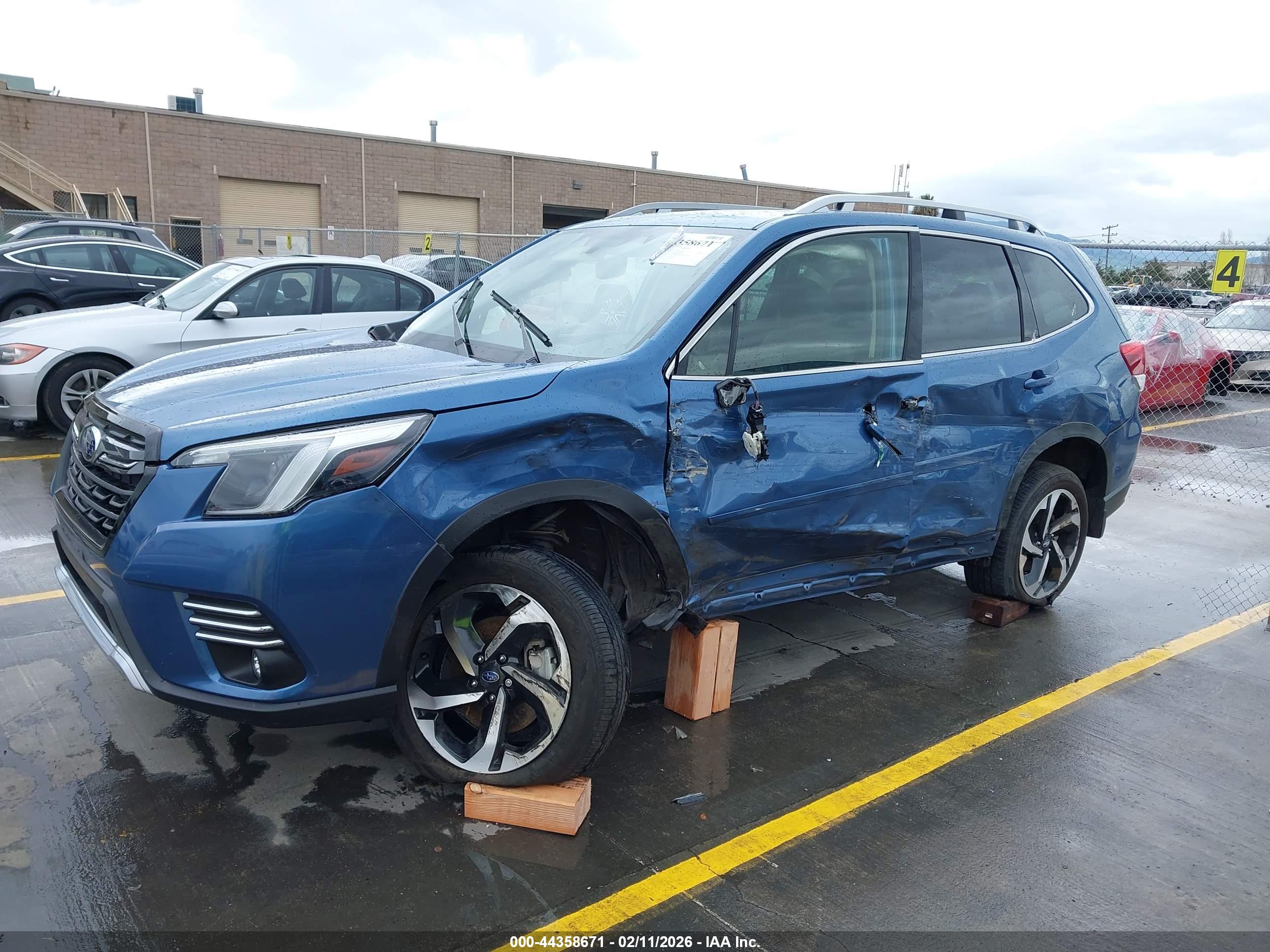 SUBARU FORESTER image 6