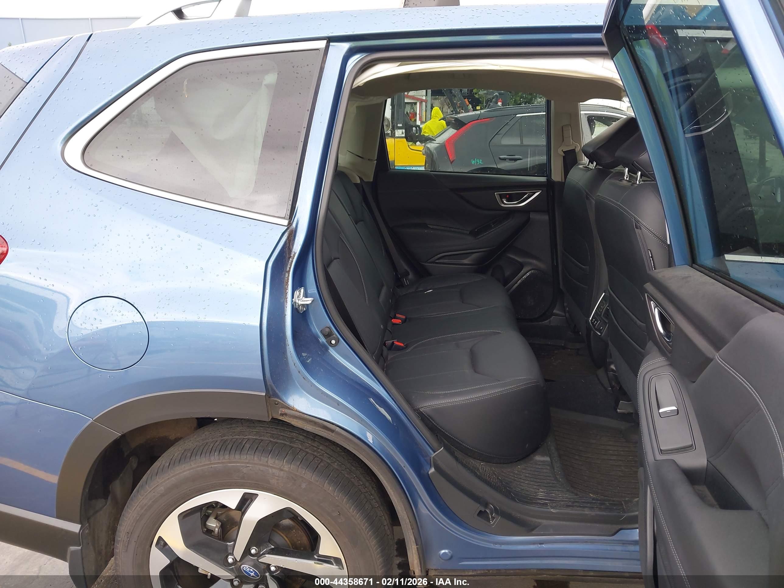 SUBARU FORESTER image 8