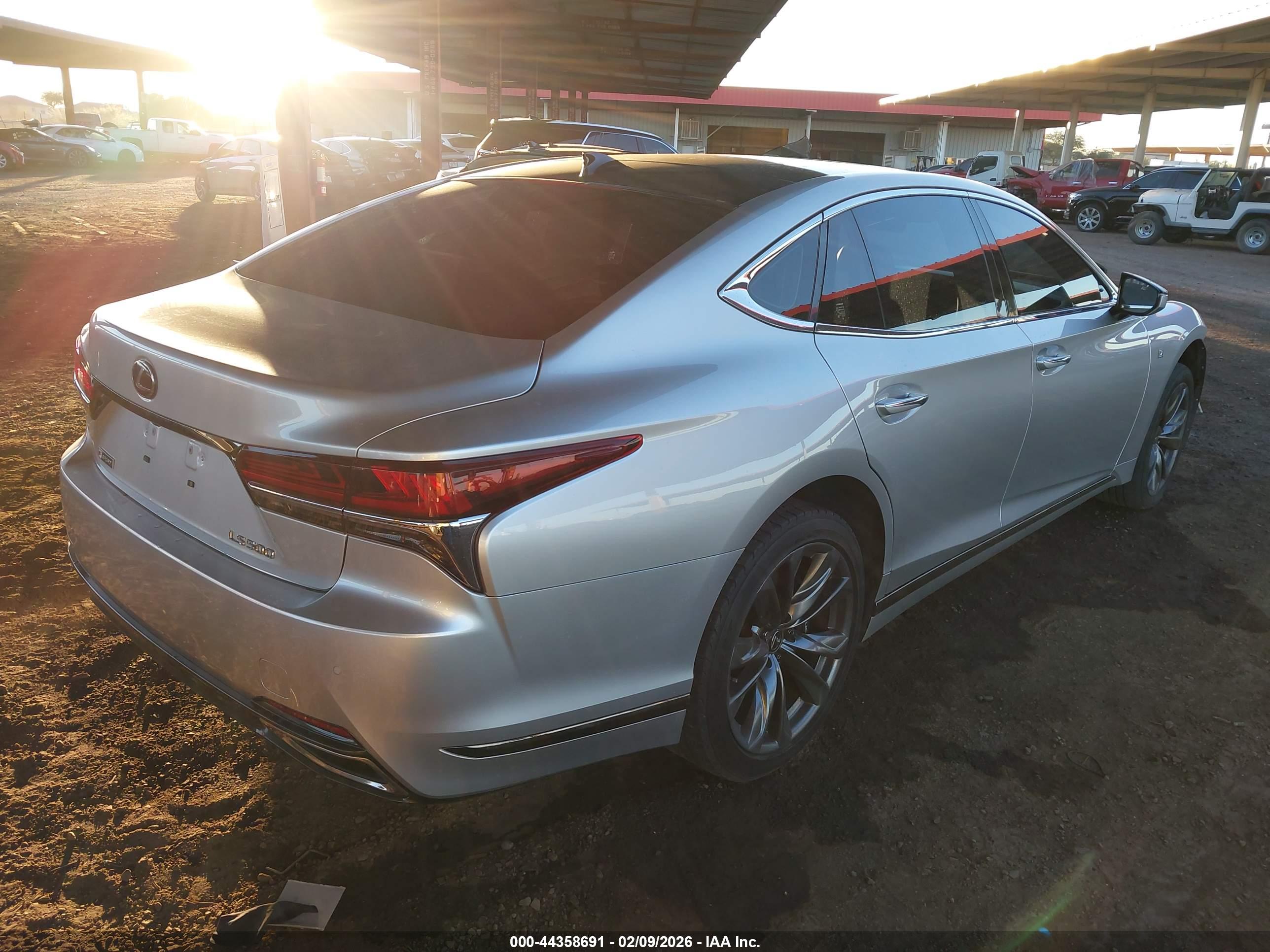 LEXUS LS image 4