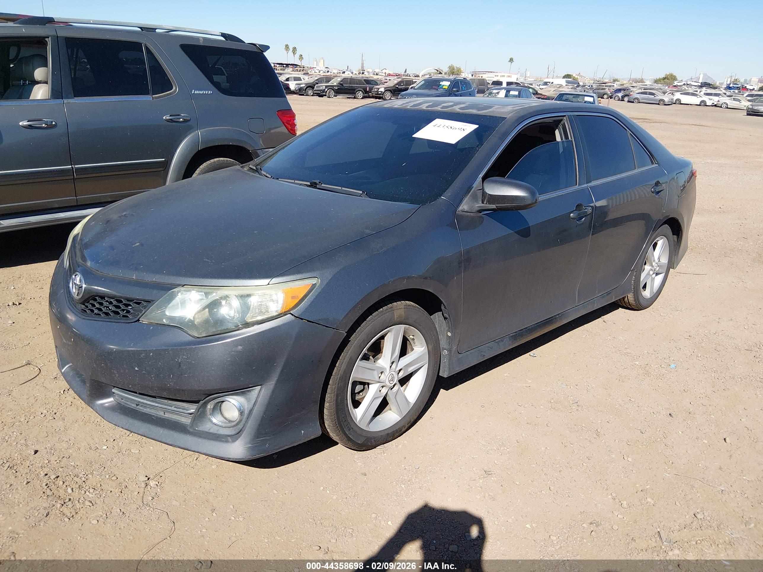 TOYOTA CAMRY image 2