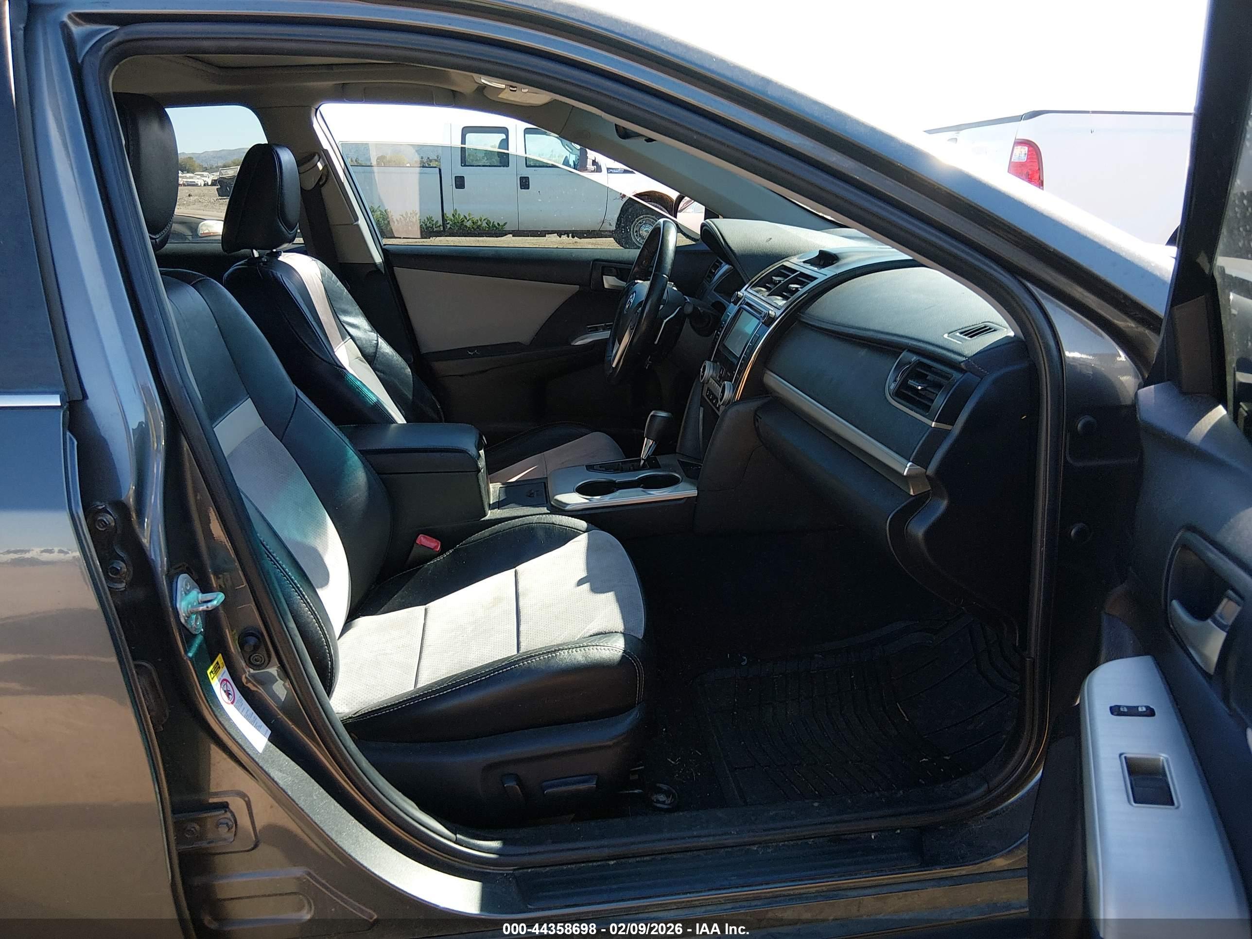 TOYOTA CAMRY image 5