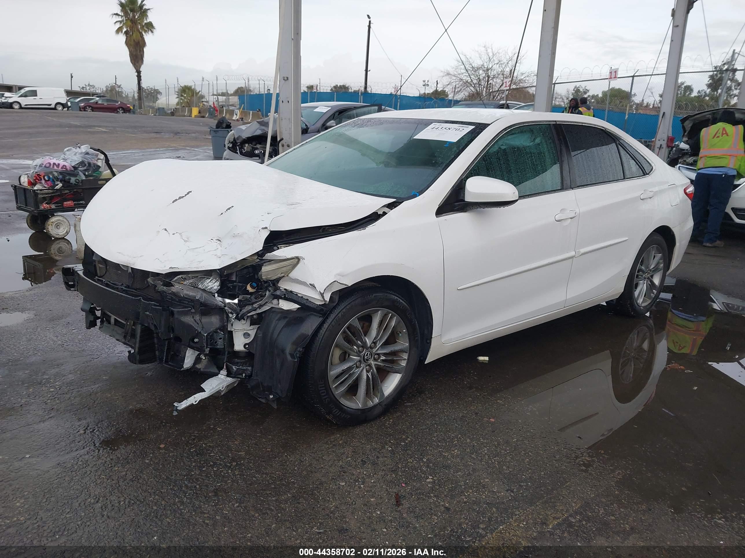 TOYOTA CAMRY image 2