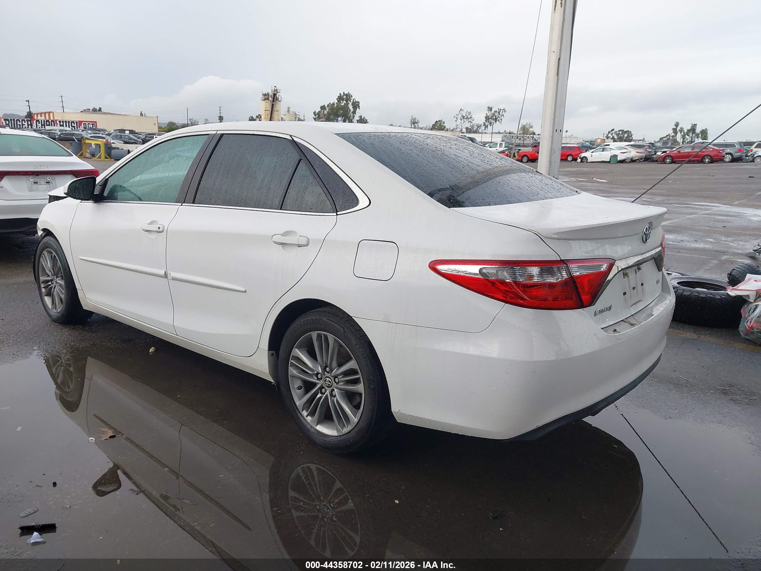 TOYOTA CAMRY image 3