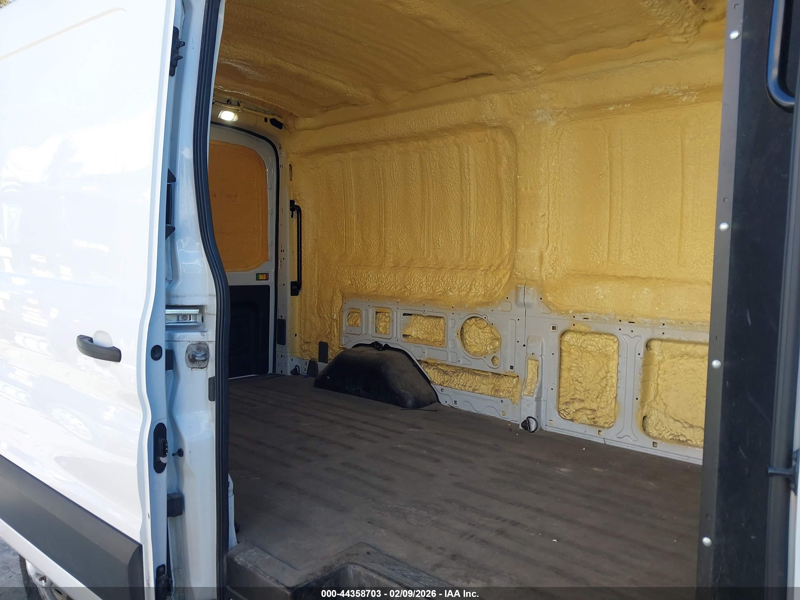 FORD TRANSIT-250 image 8
