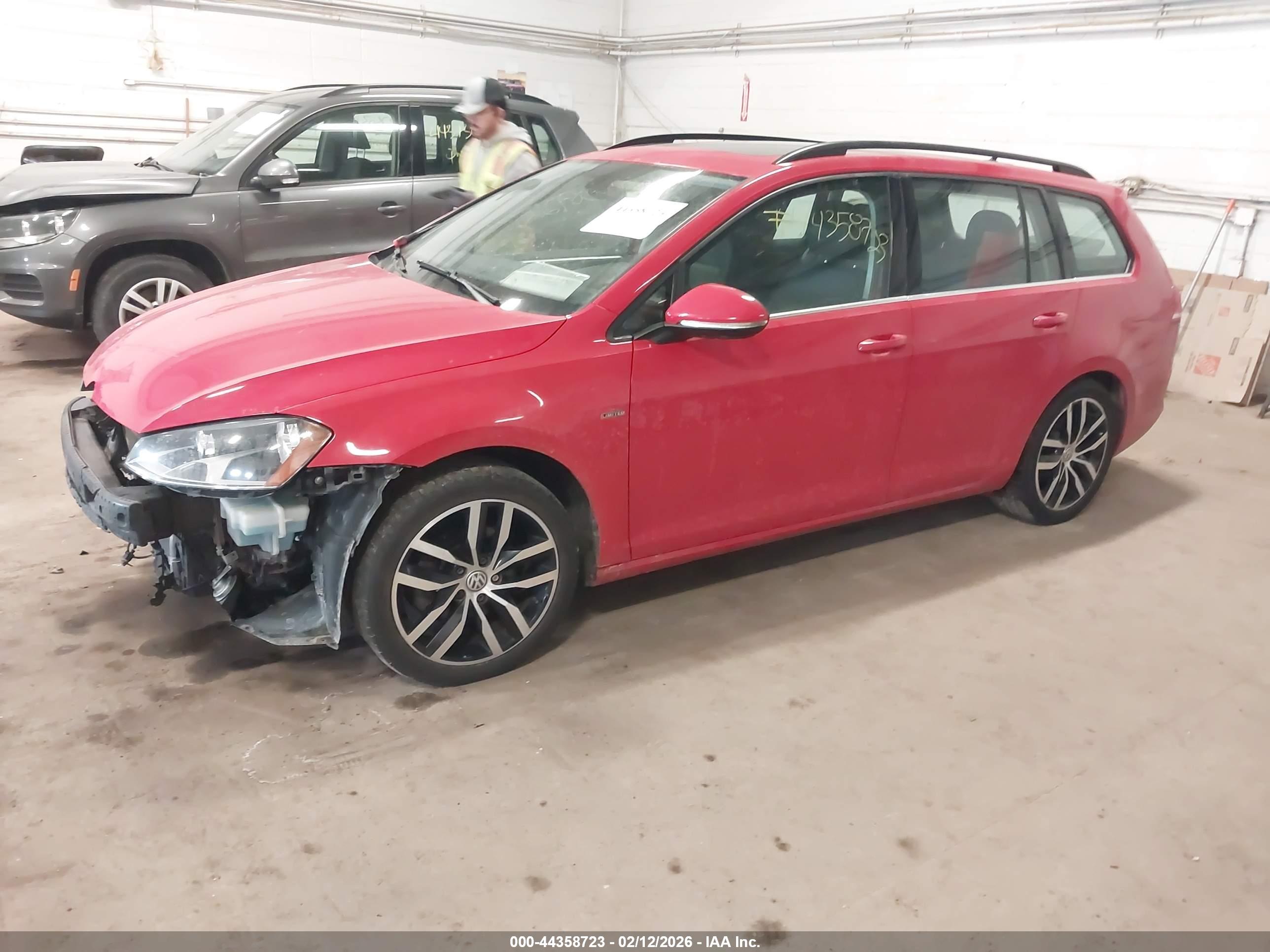 VOLKSWAGEN GOLF image 2