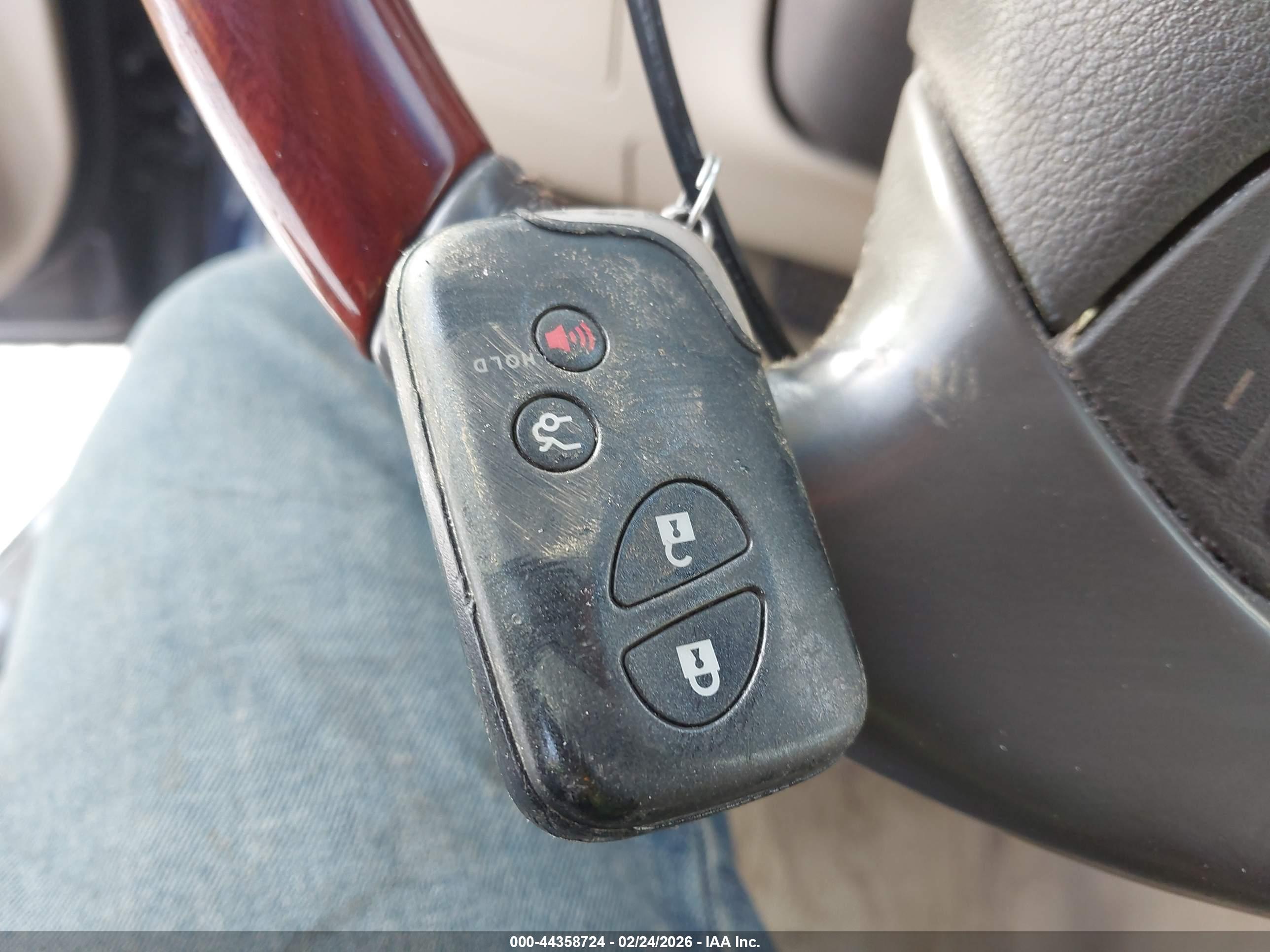LEXUS ES image 11