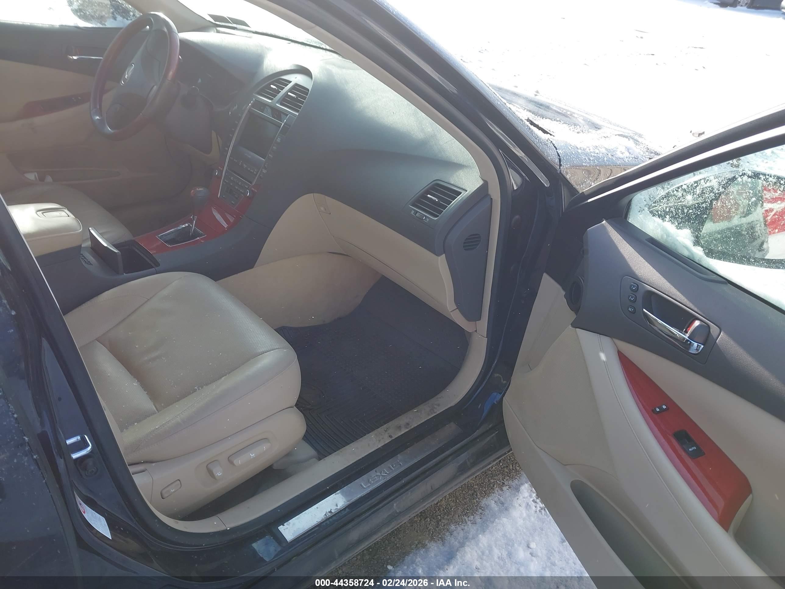 LEXUS ES image 5