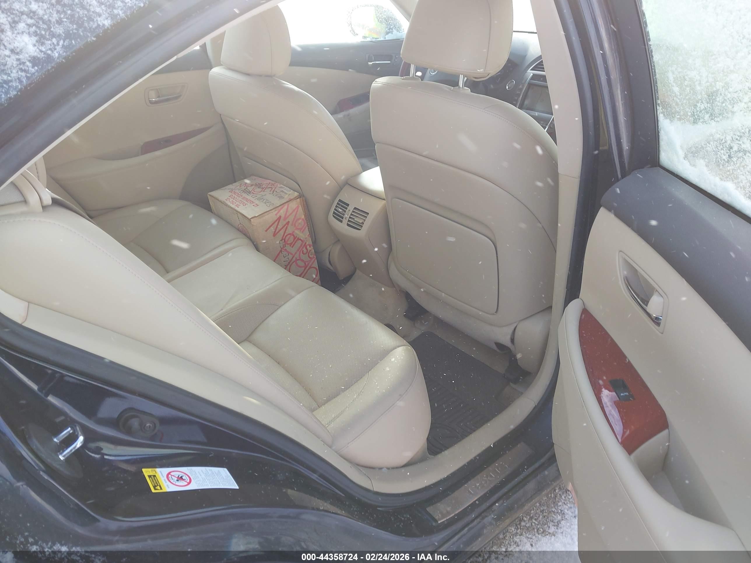 LEXUS ES image 8