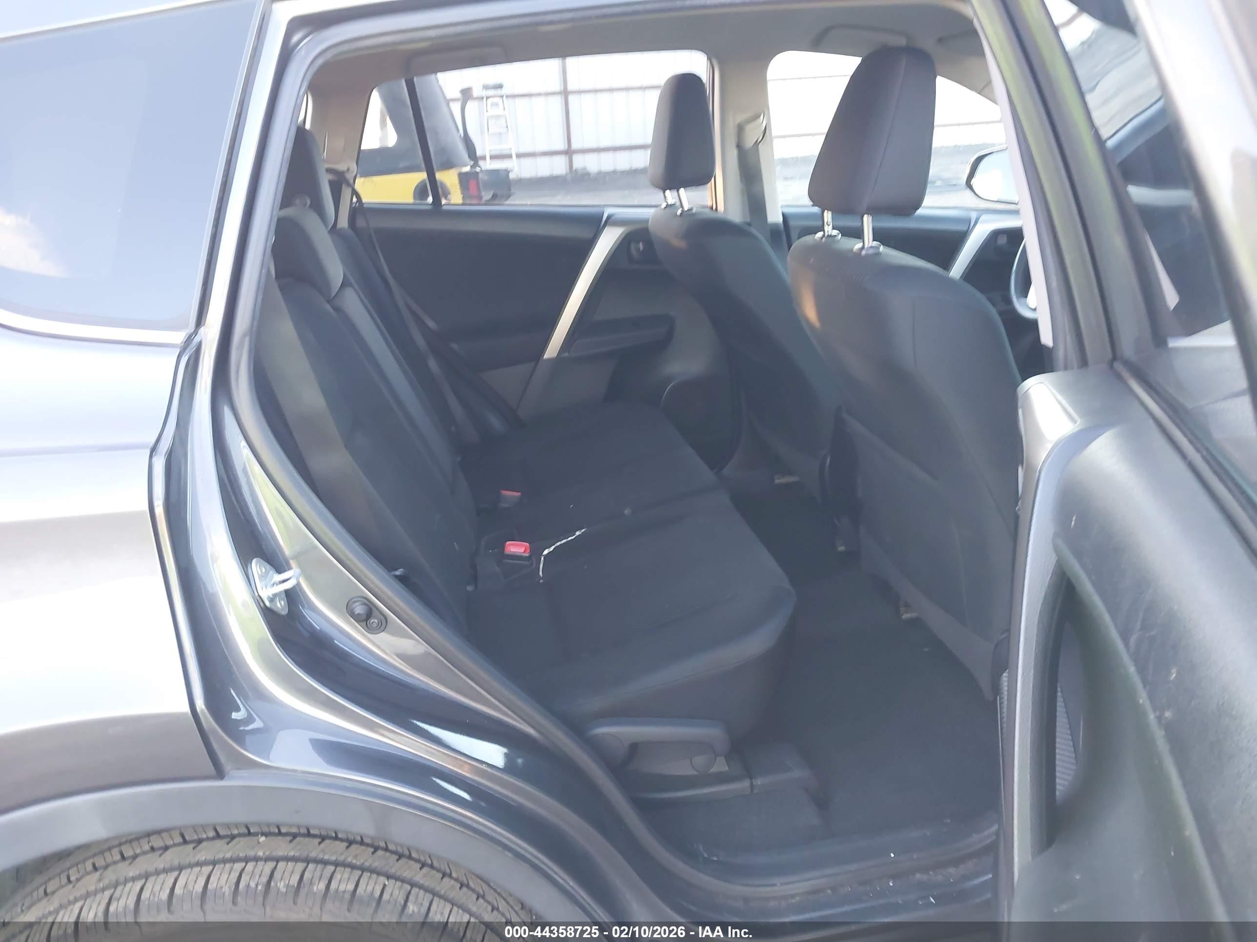 TOYOTA RAV4 image 8