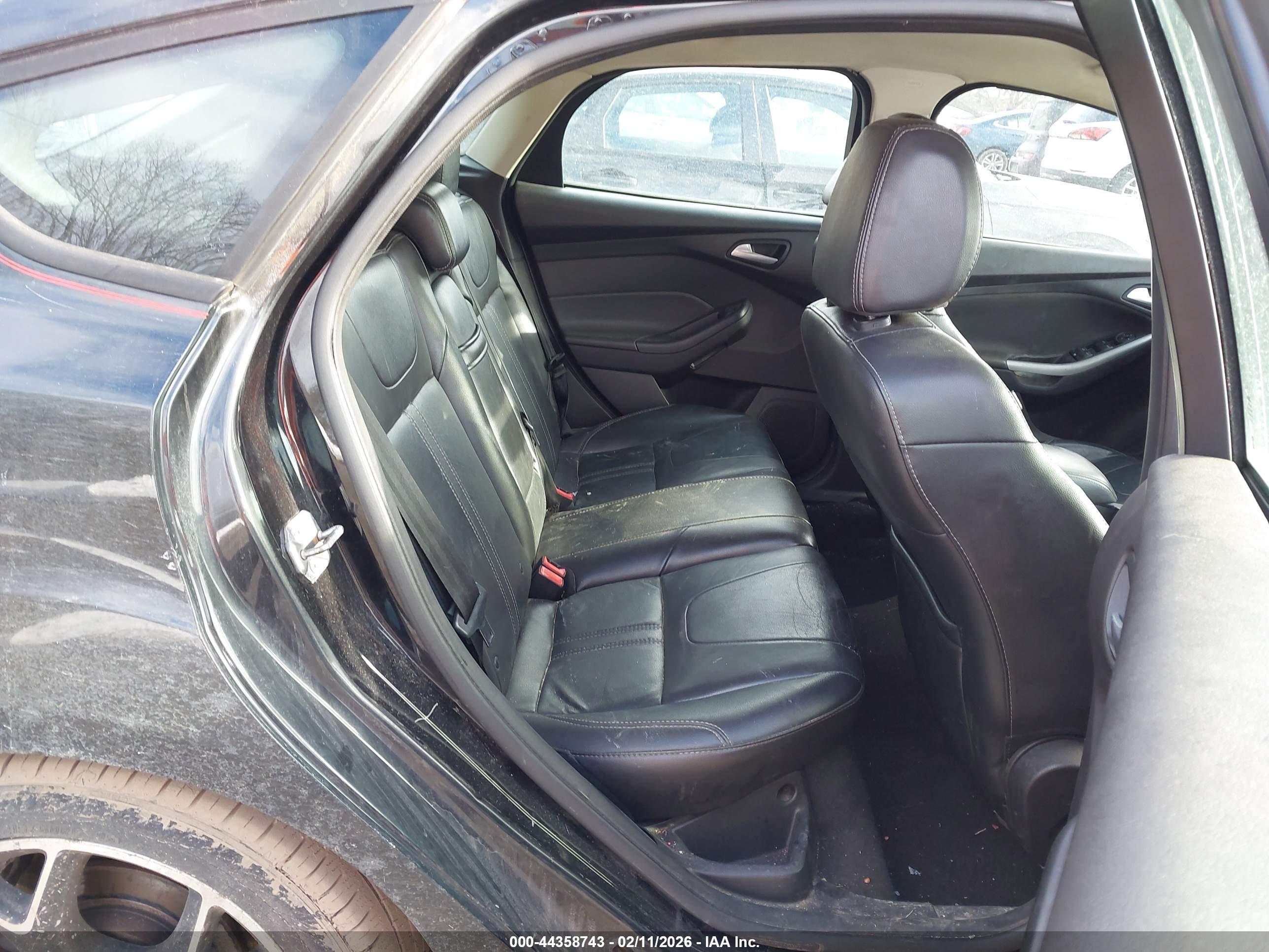 FORD FOCUS image 8