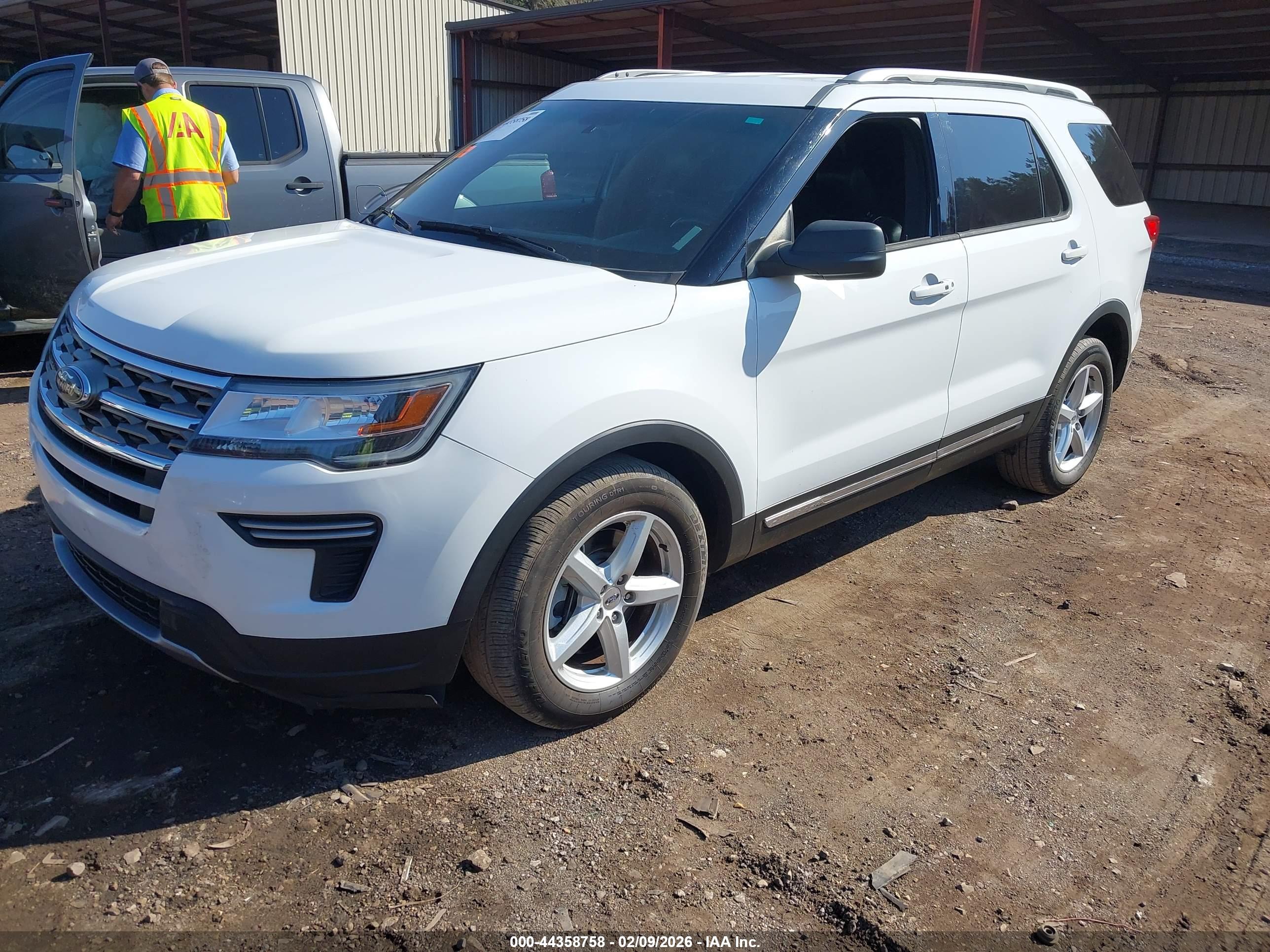 FORD EXPLORER image 2