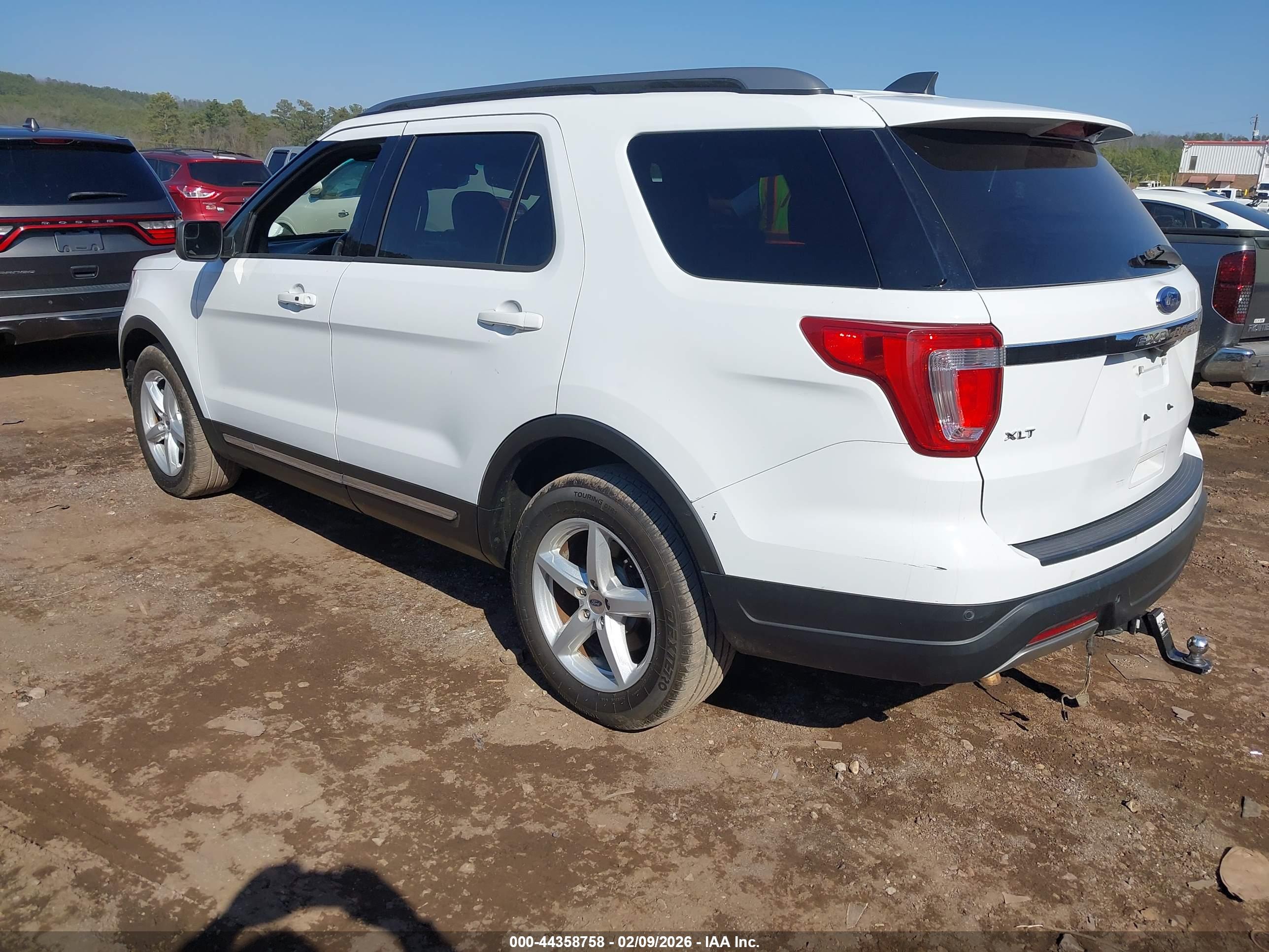 FORD EXPLORER image 3