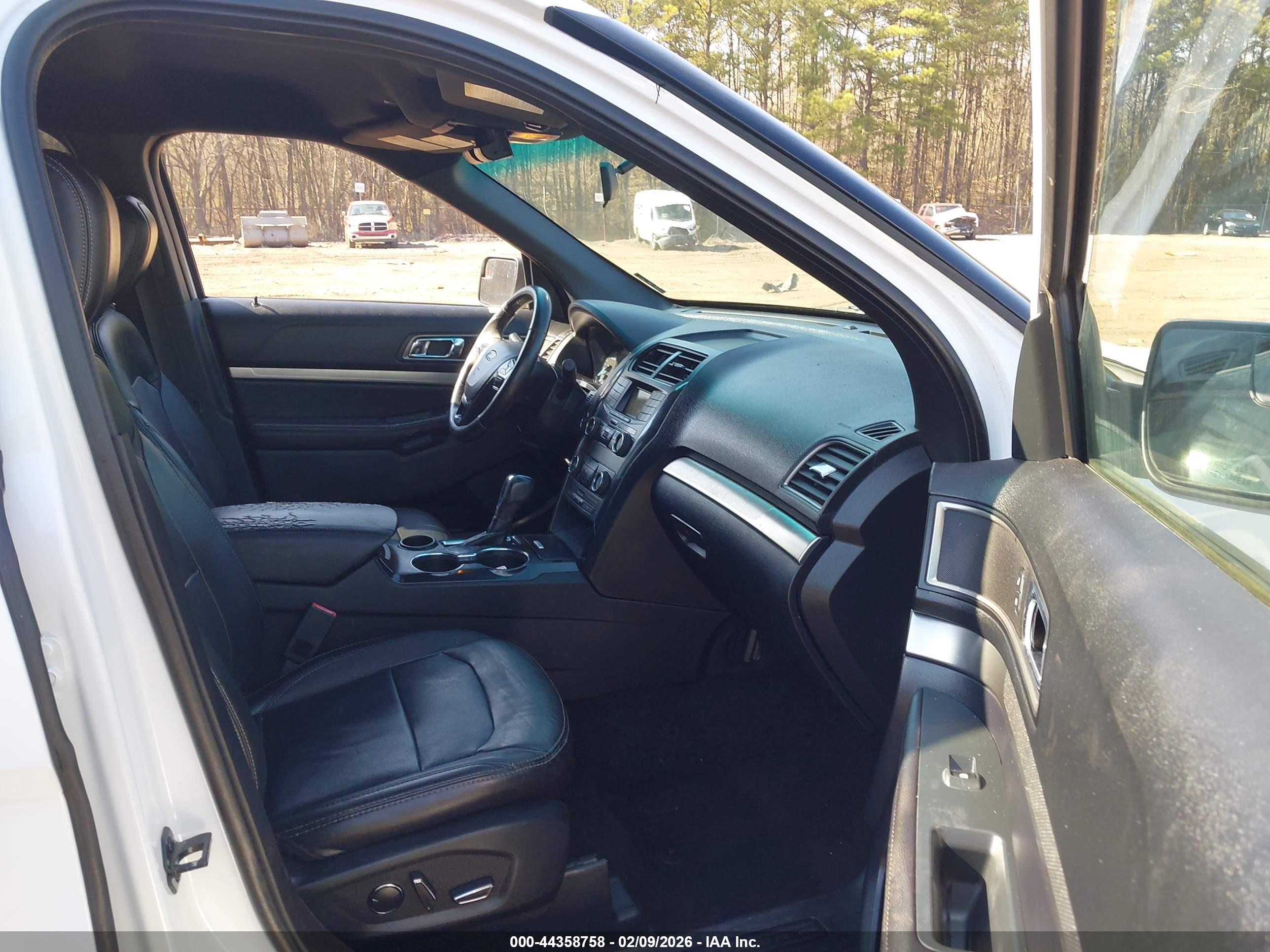 FORD EXPLORER image 5