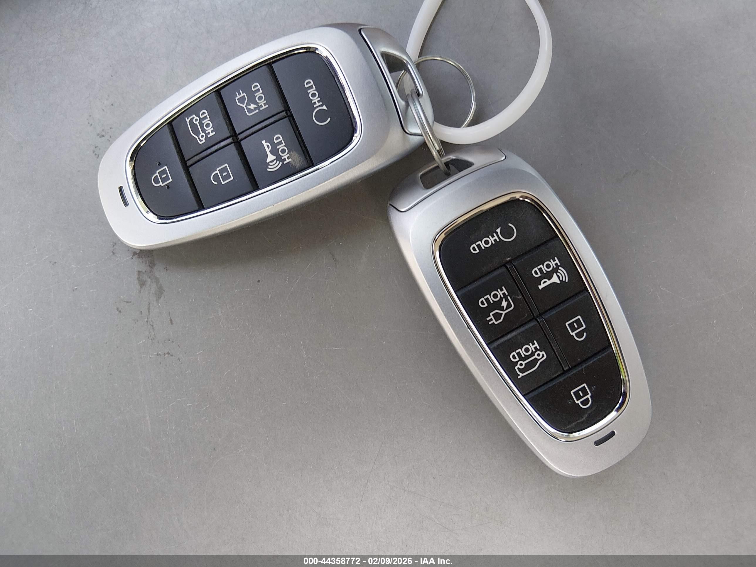HYUNDAI IONIQ image 11
