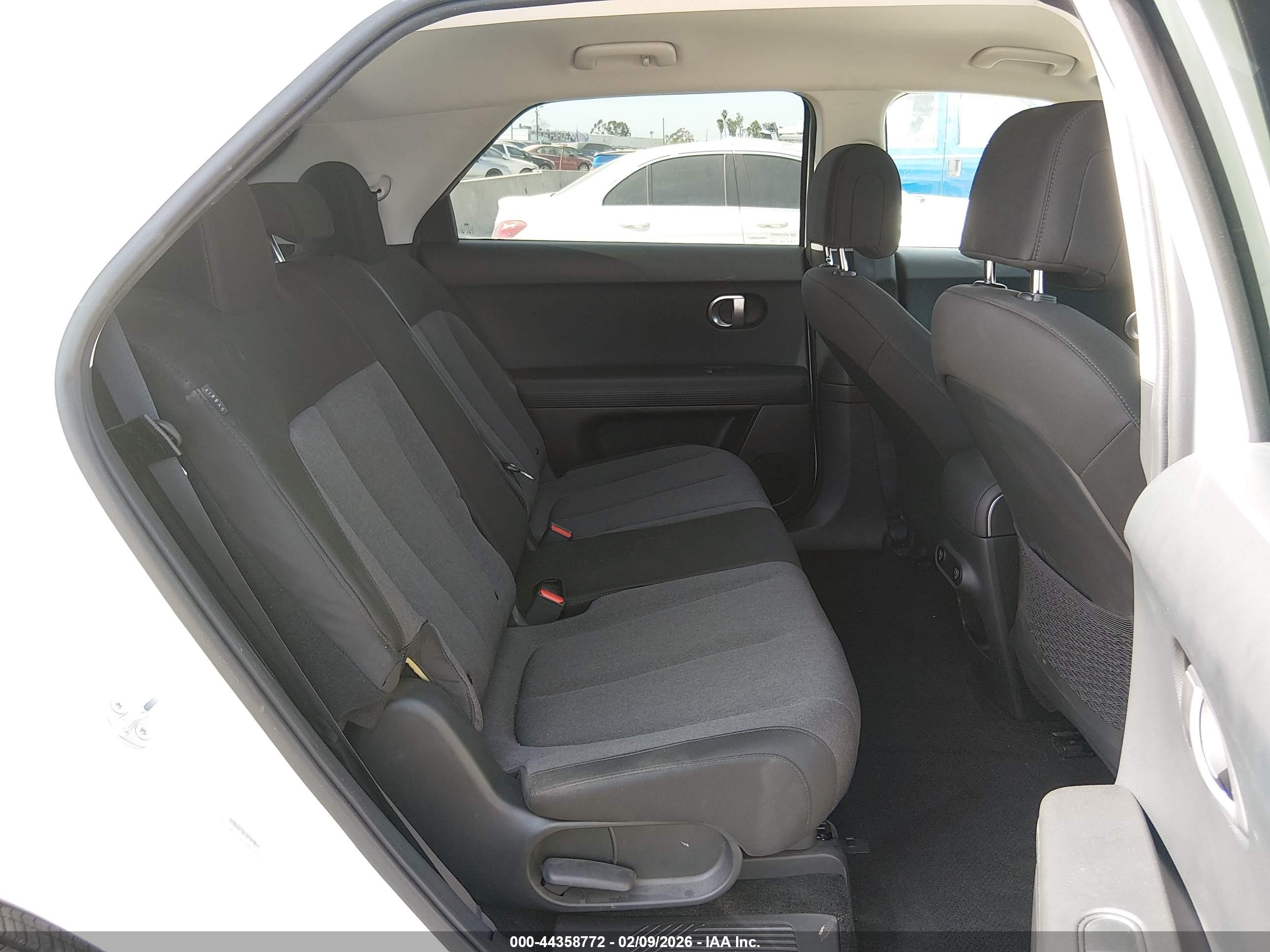 HYUNDAI IONIQ image 8