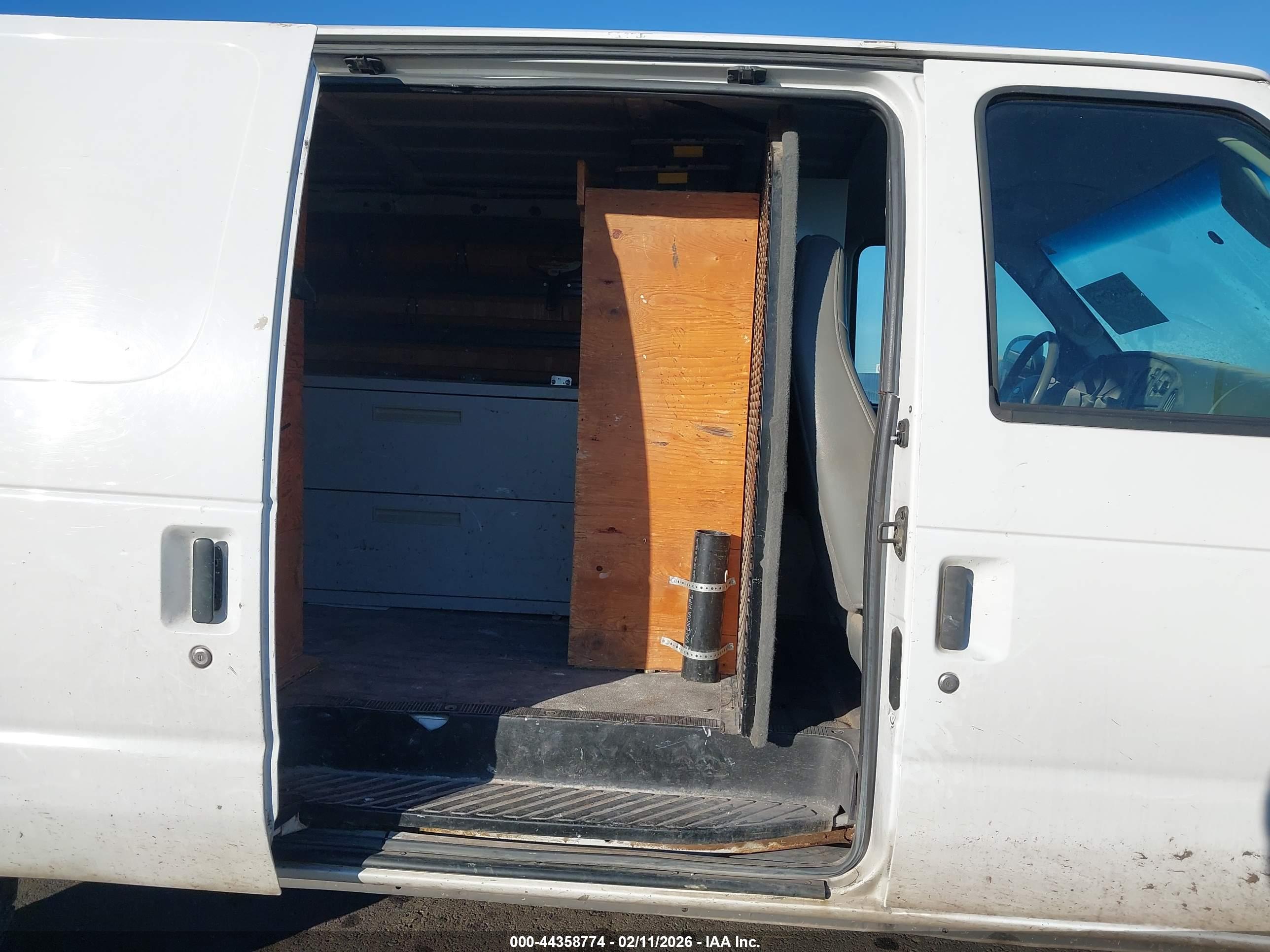 FORD E-350 image 8
