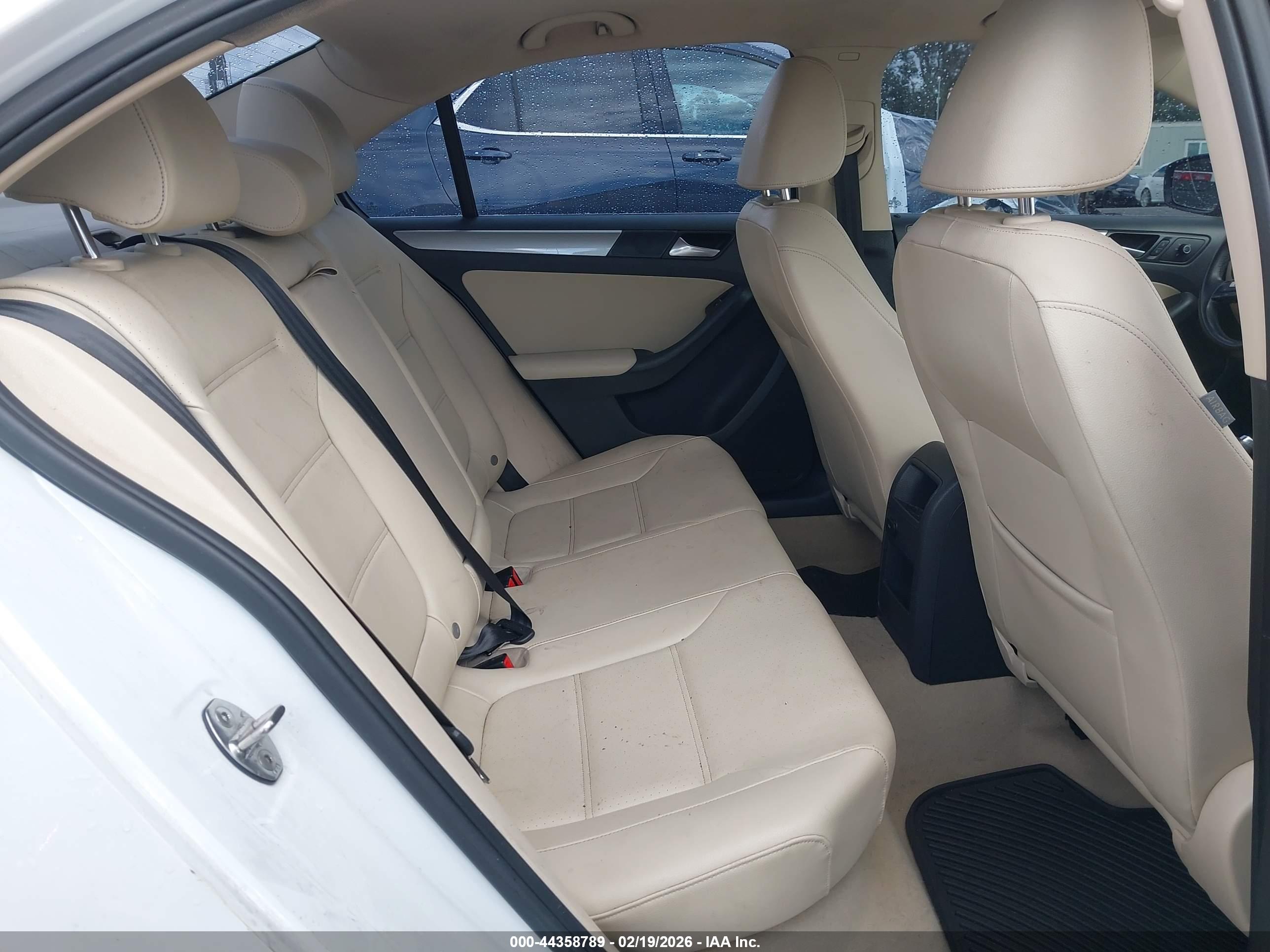 VOLKSWAGEN JETTA image 8