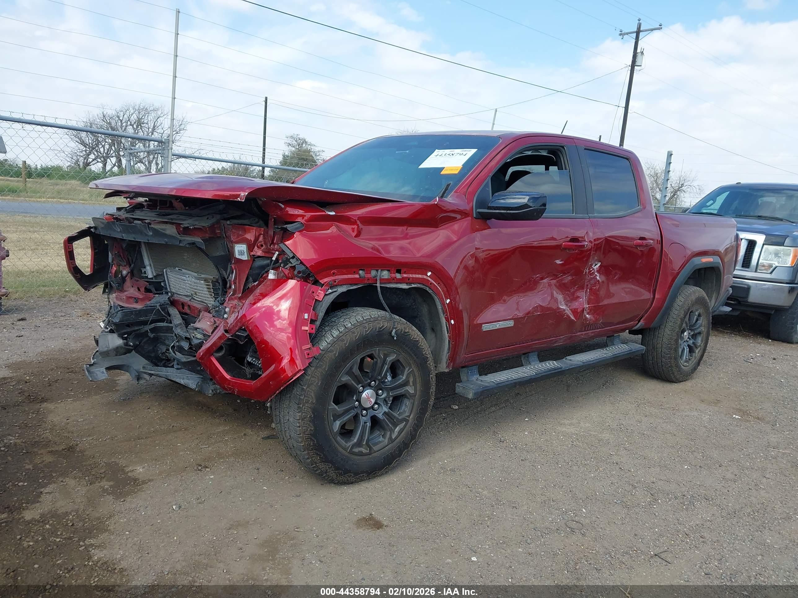 GMC CANYON image 2