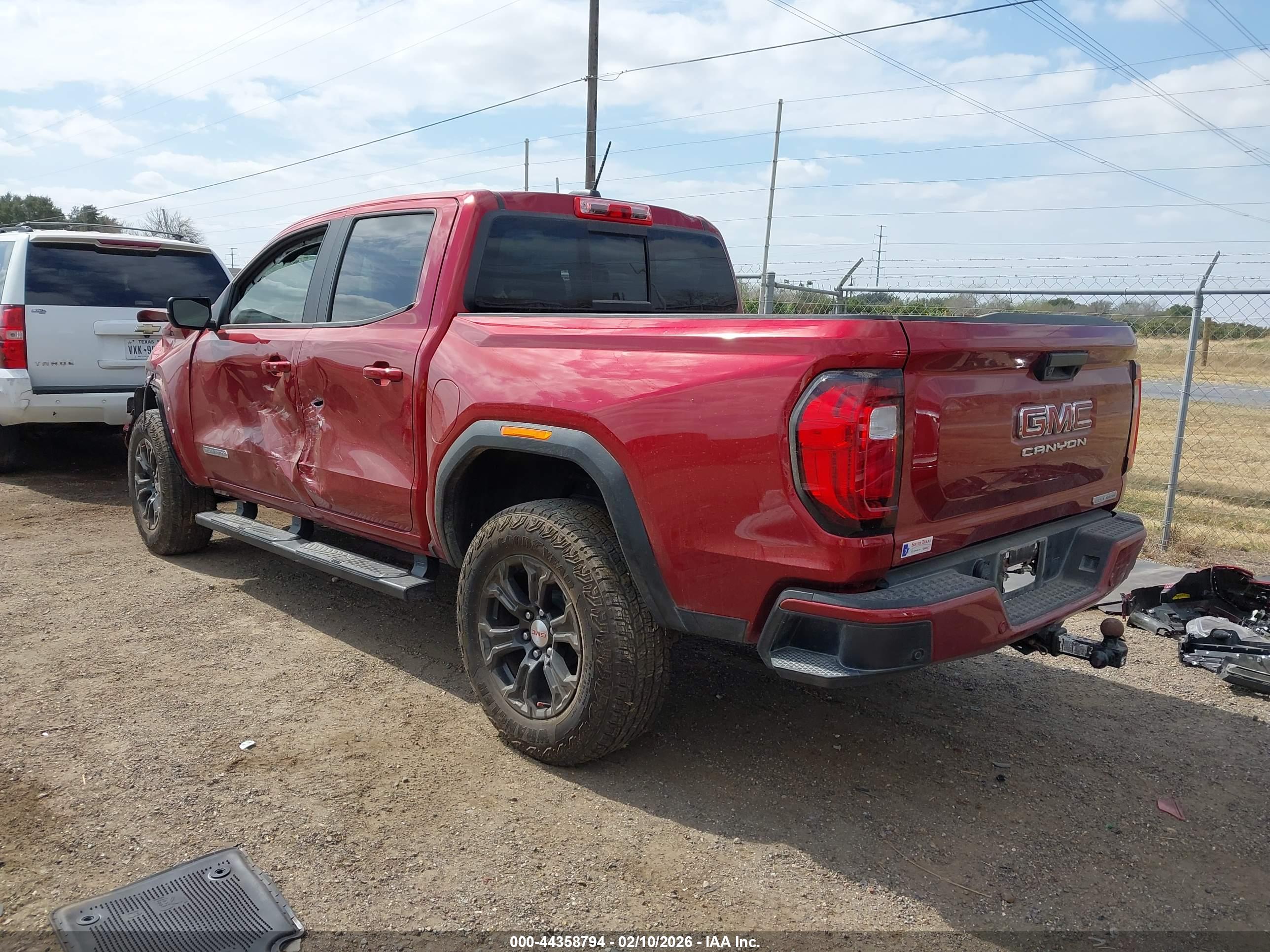 GMC CANYON image 3