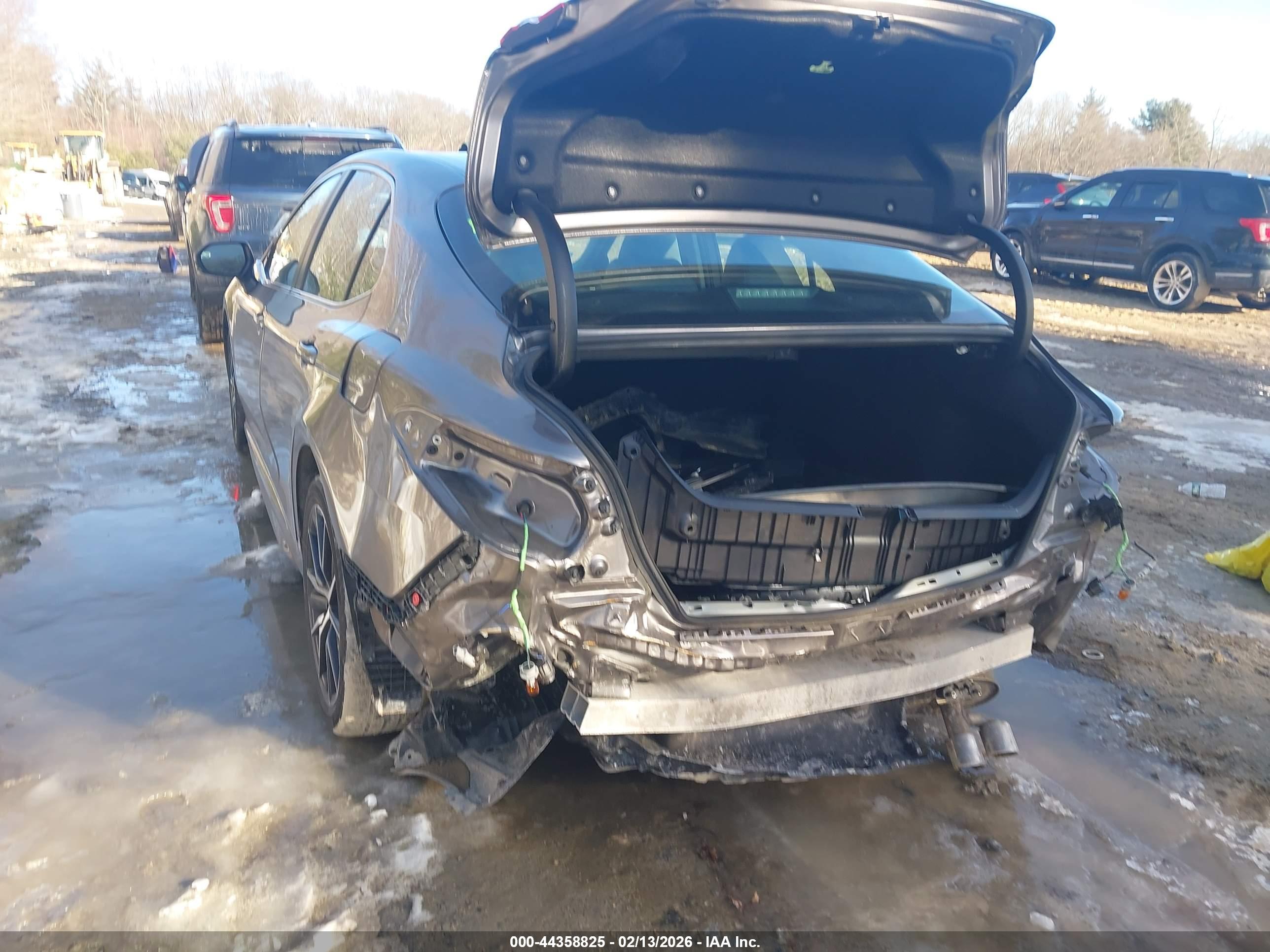 TOYOTA CAMRY image 3