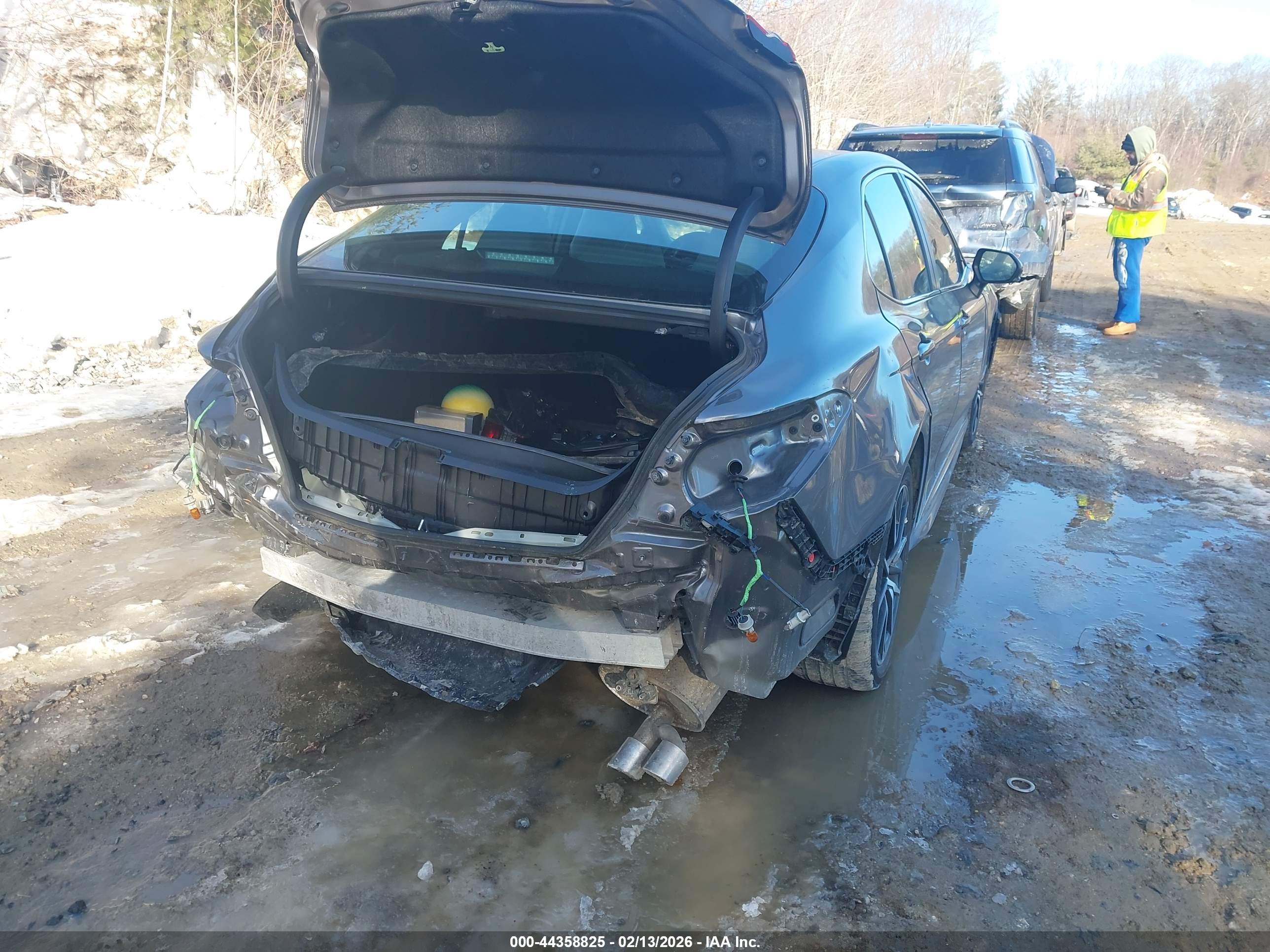 TOYOTA CAMRY image 4