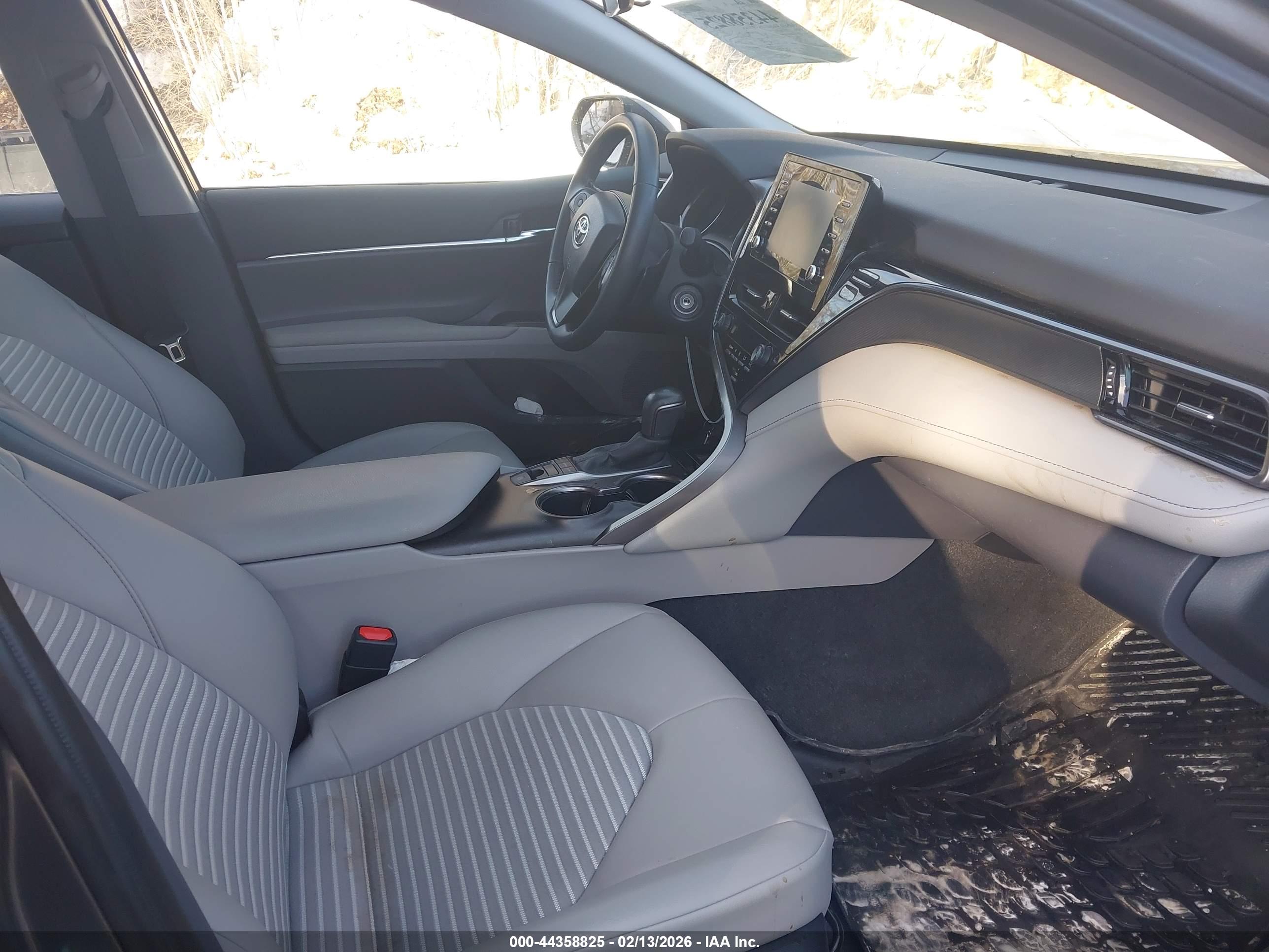 TOYOTA CAMRY image 5
